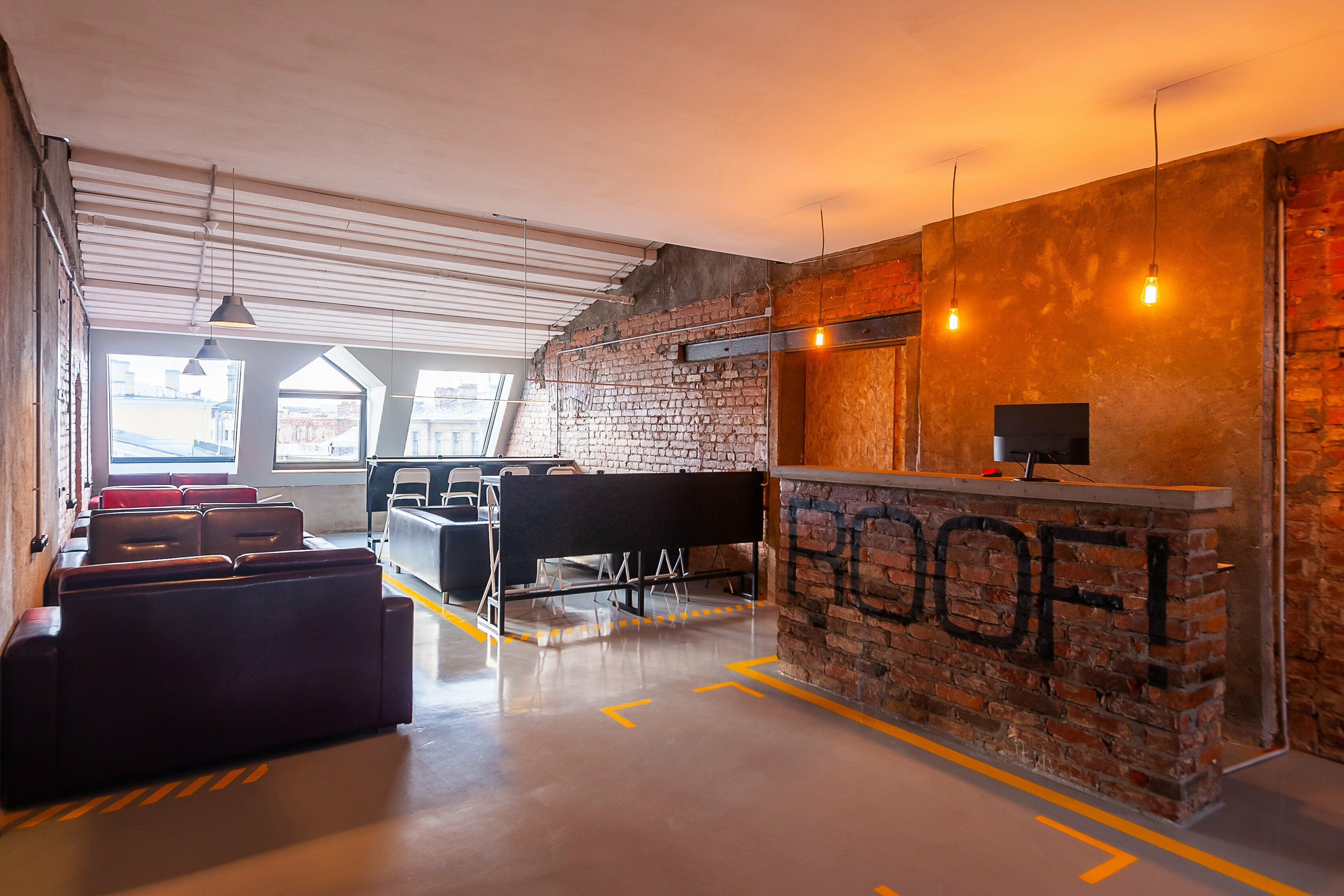 Односпальная кровать в общем номере