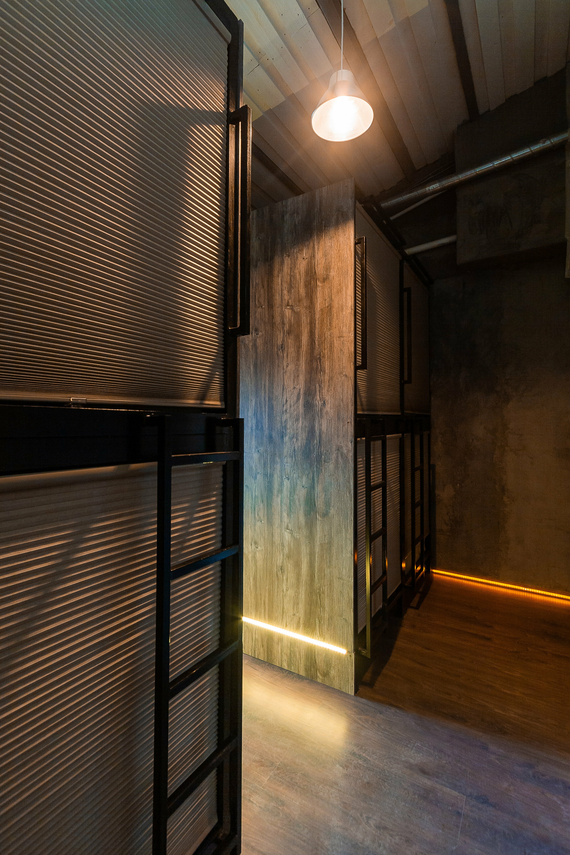 Односпальная кровать в общем номере