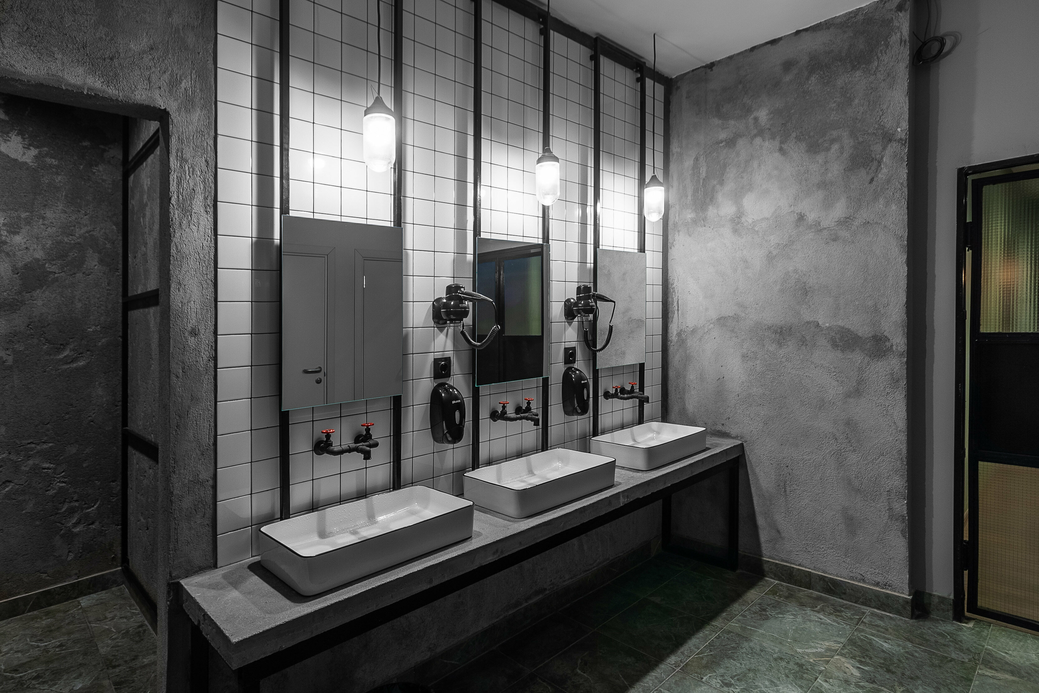 Двухместный номер с 1 кроватью и общей ванной комнатой