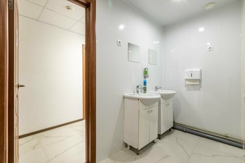 Кровать в общем 6-местном номере для мужчин и женщин