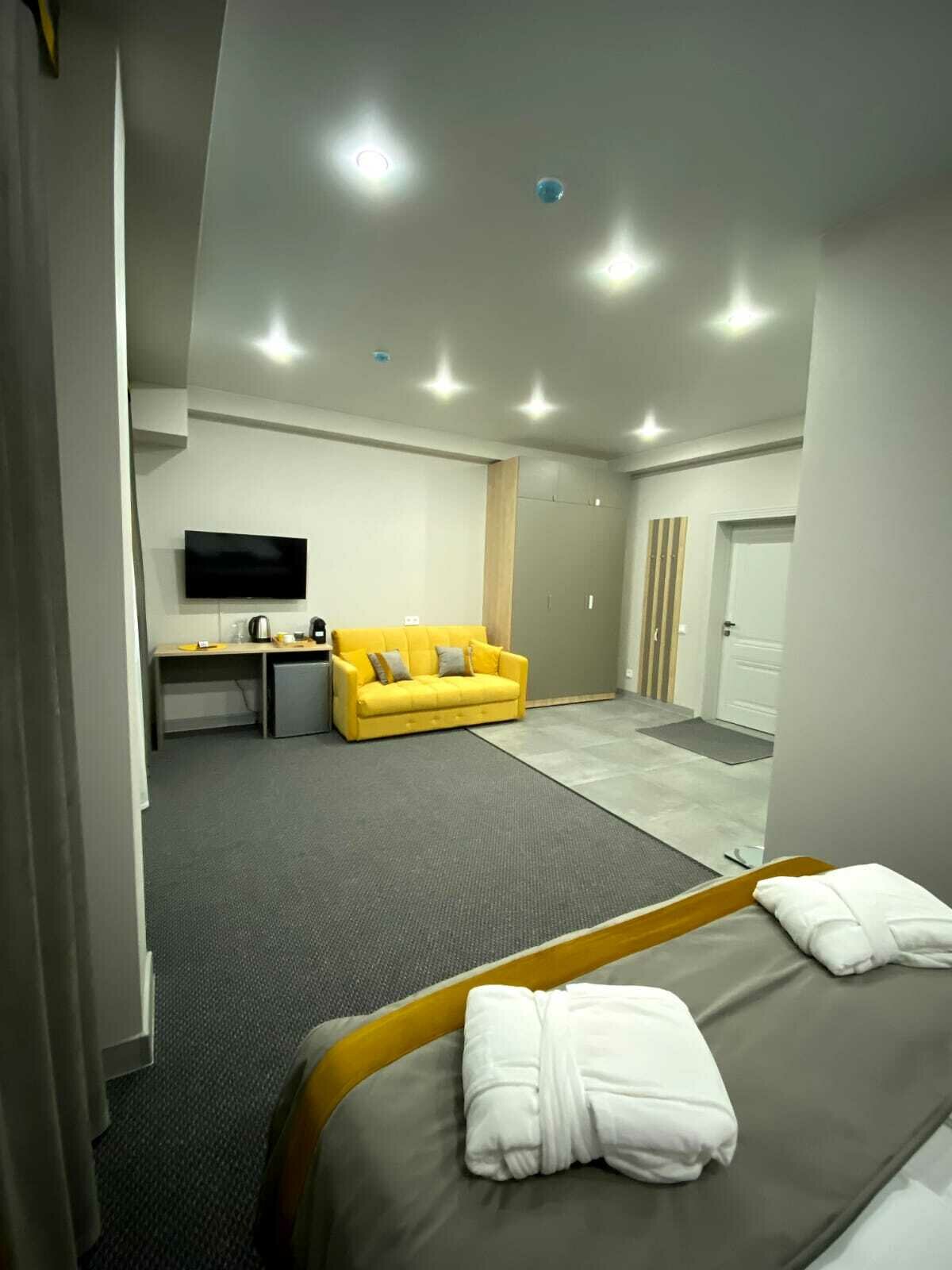 Трехместный номер с видом на горы