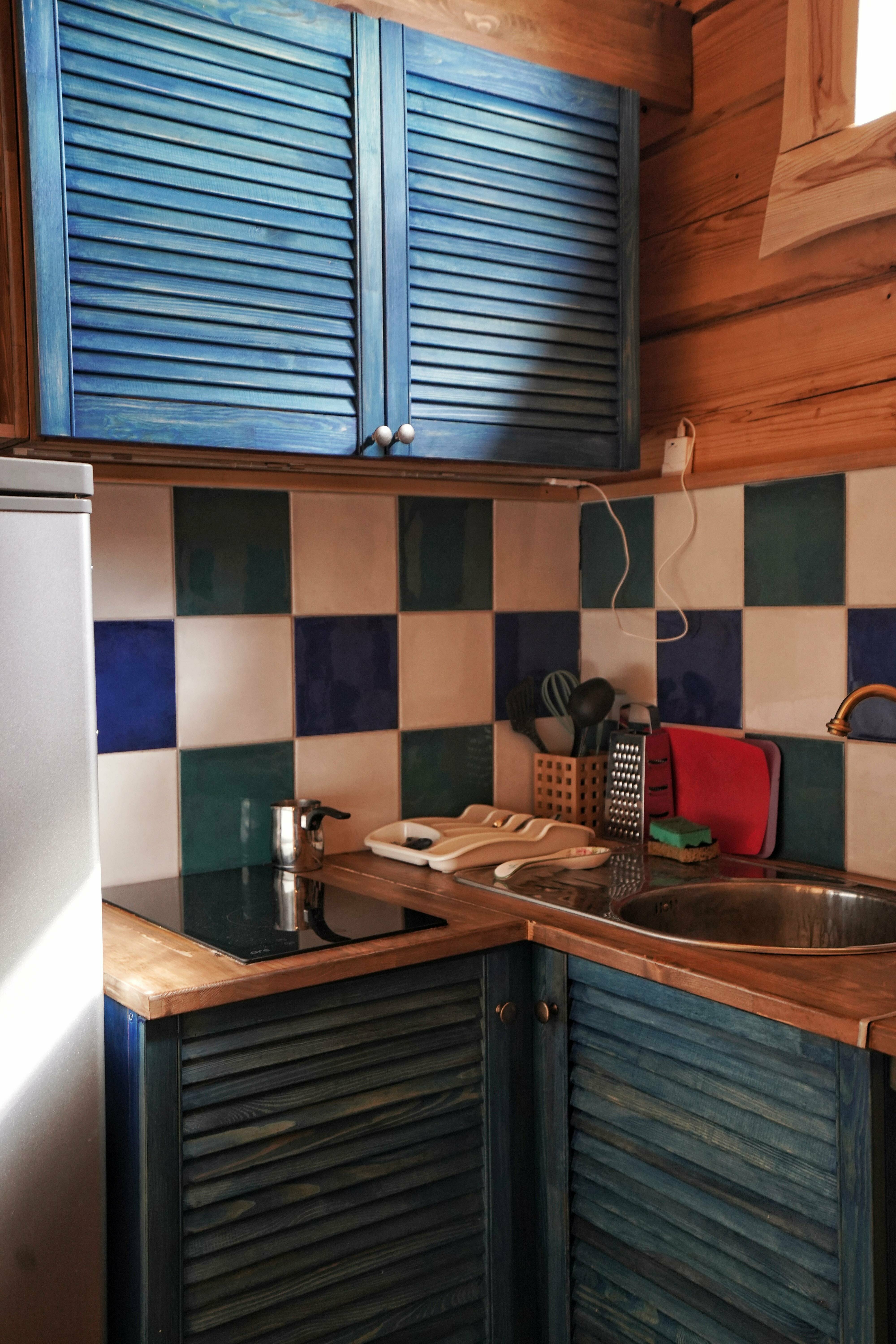 Двухэтажный терем "ЦВЕТЫ" в окружении леса