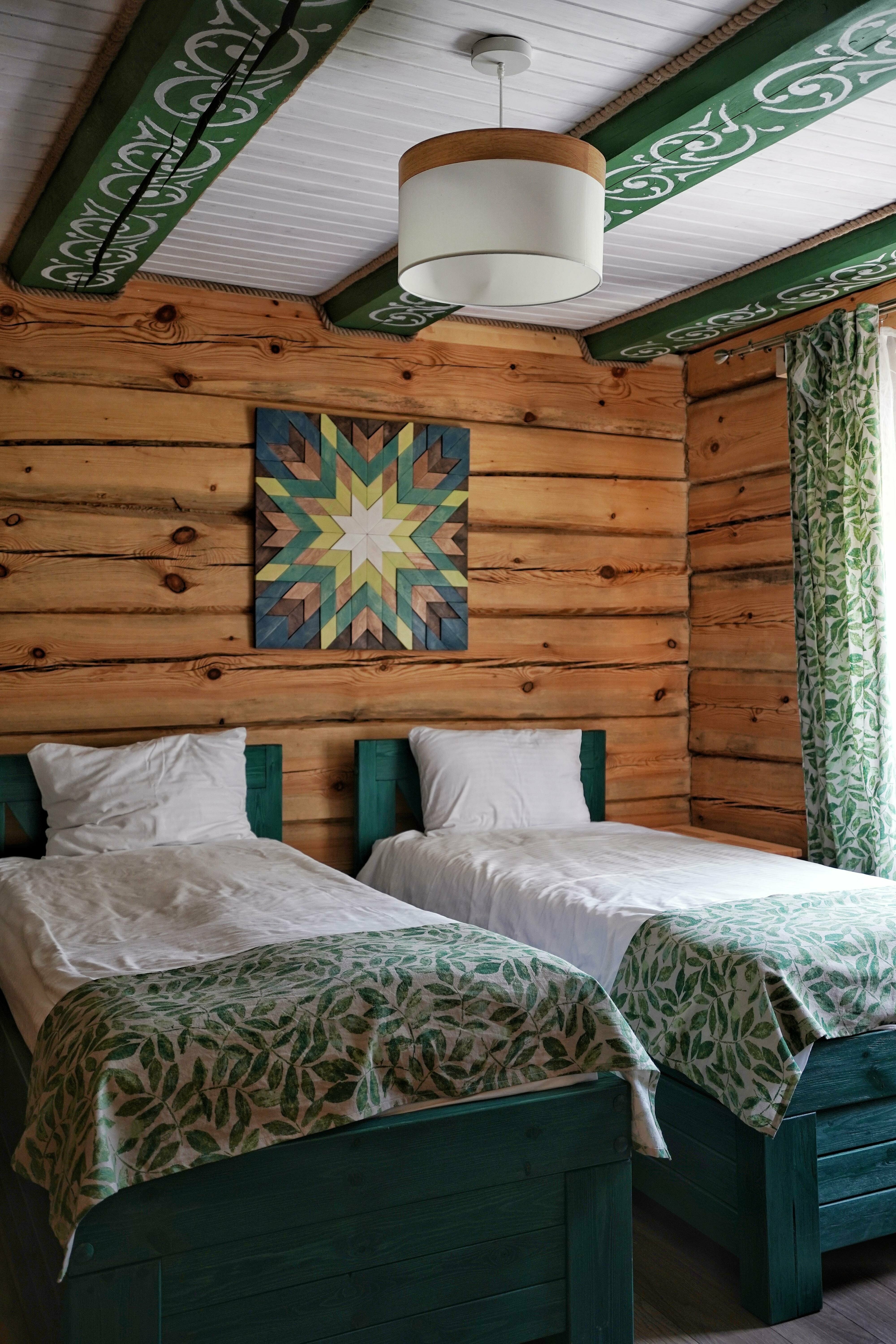 Двухэтажный терем "ЦВЕТЫ" в окружении леса