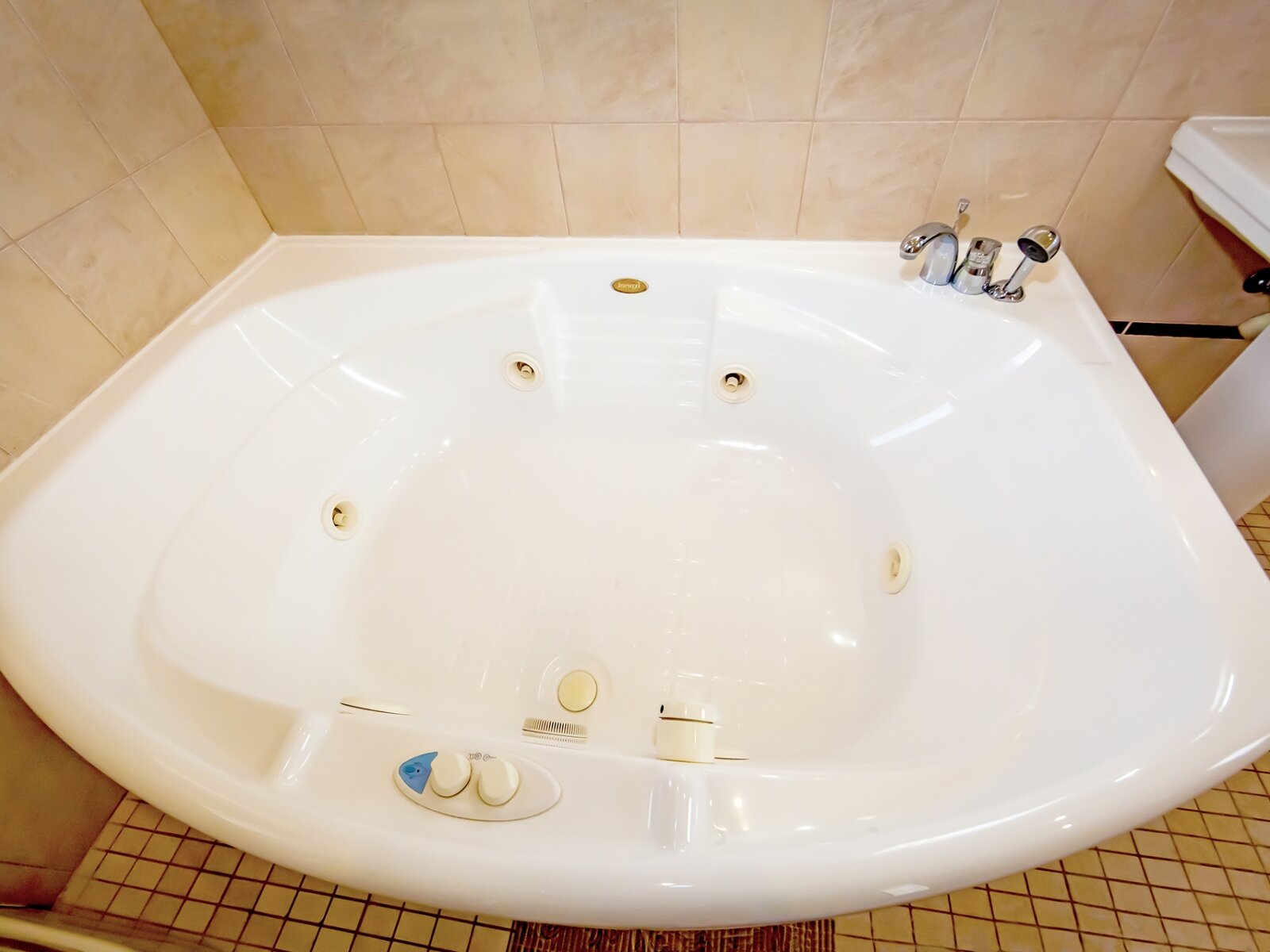 Люкс с гидромассажной ванной