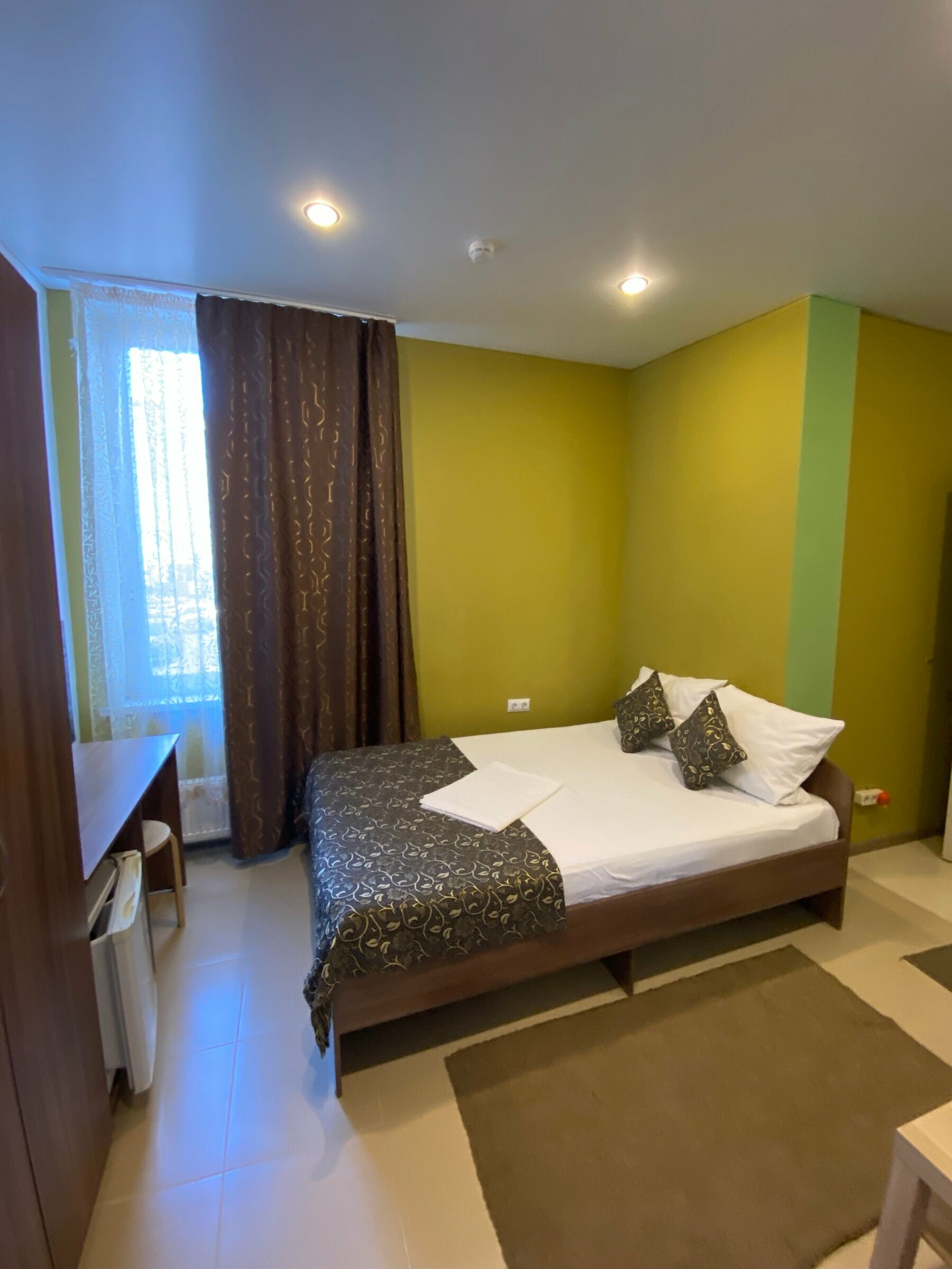 Номер-студия с кроватью размера "king-size" и диван-кроватью