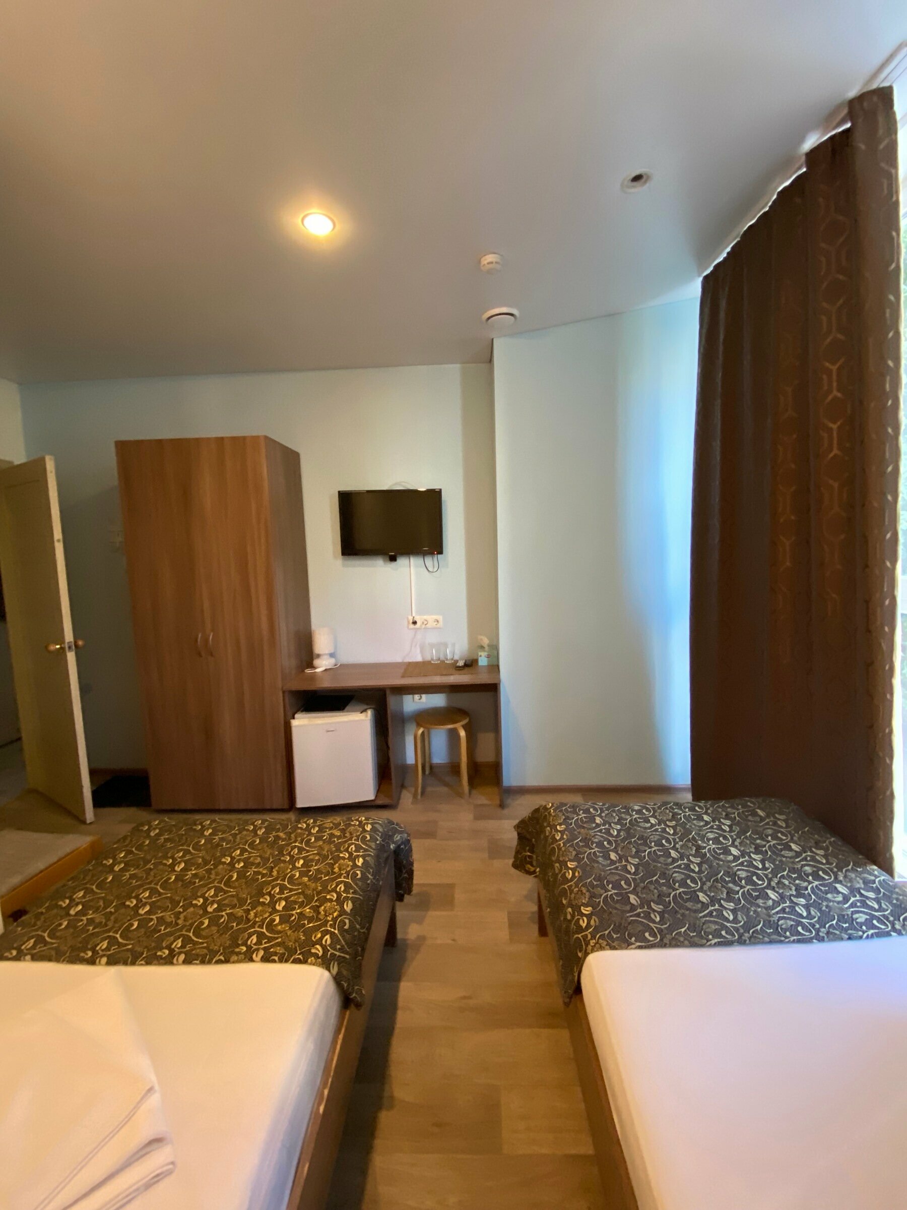 Двухместный номер с 2 отдельными кроватями и окном