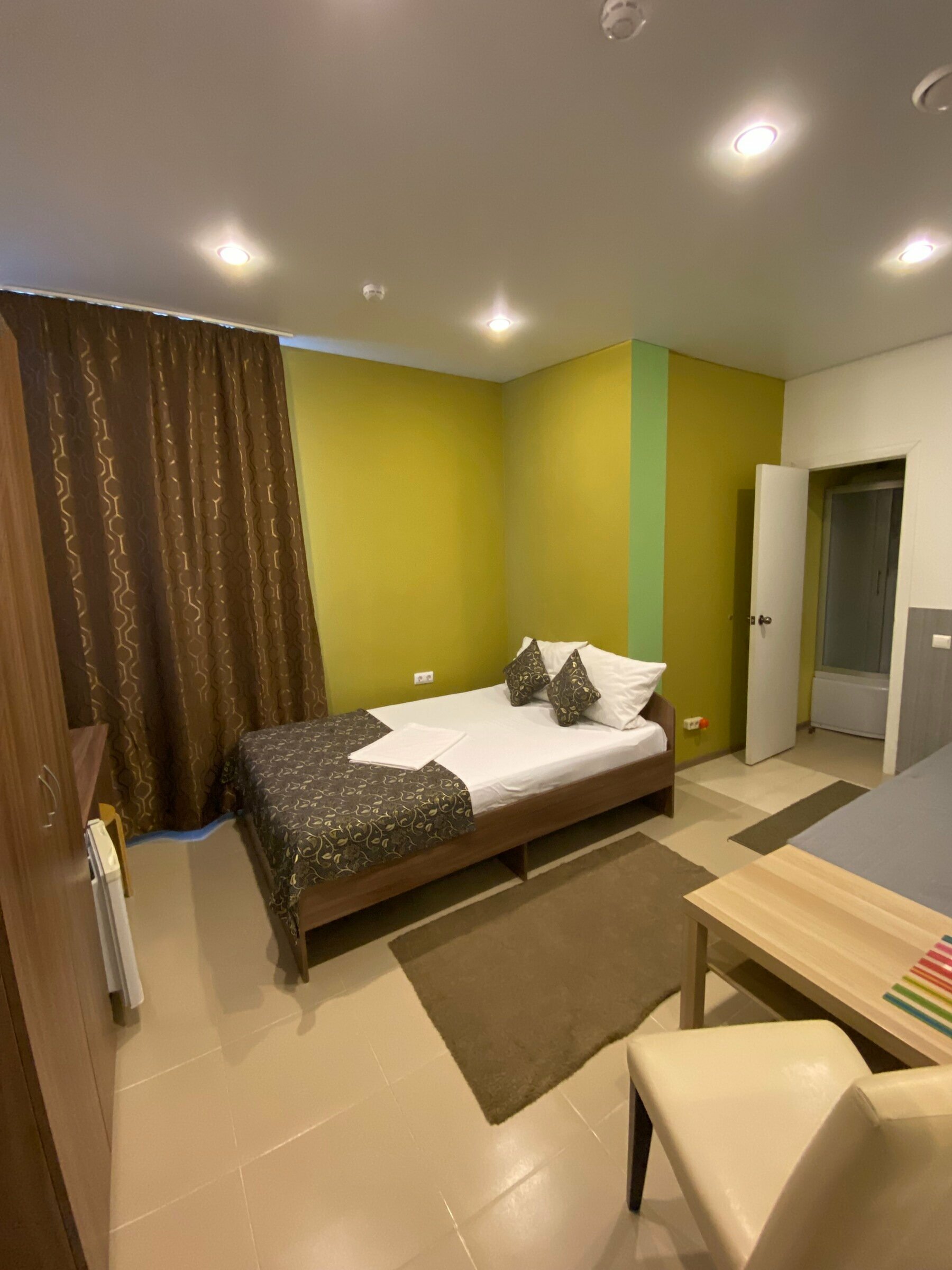 Номер-студия с кроватью размера "king-size" и диван-кроватью