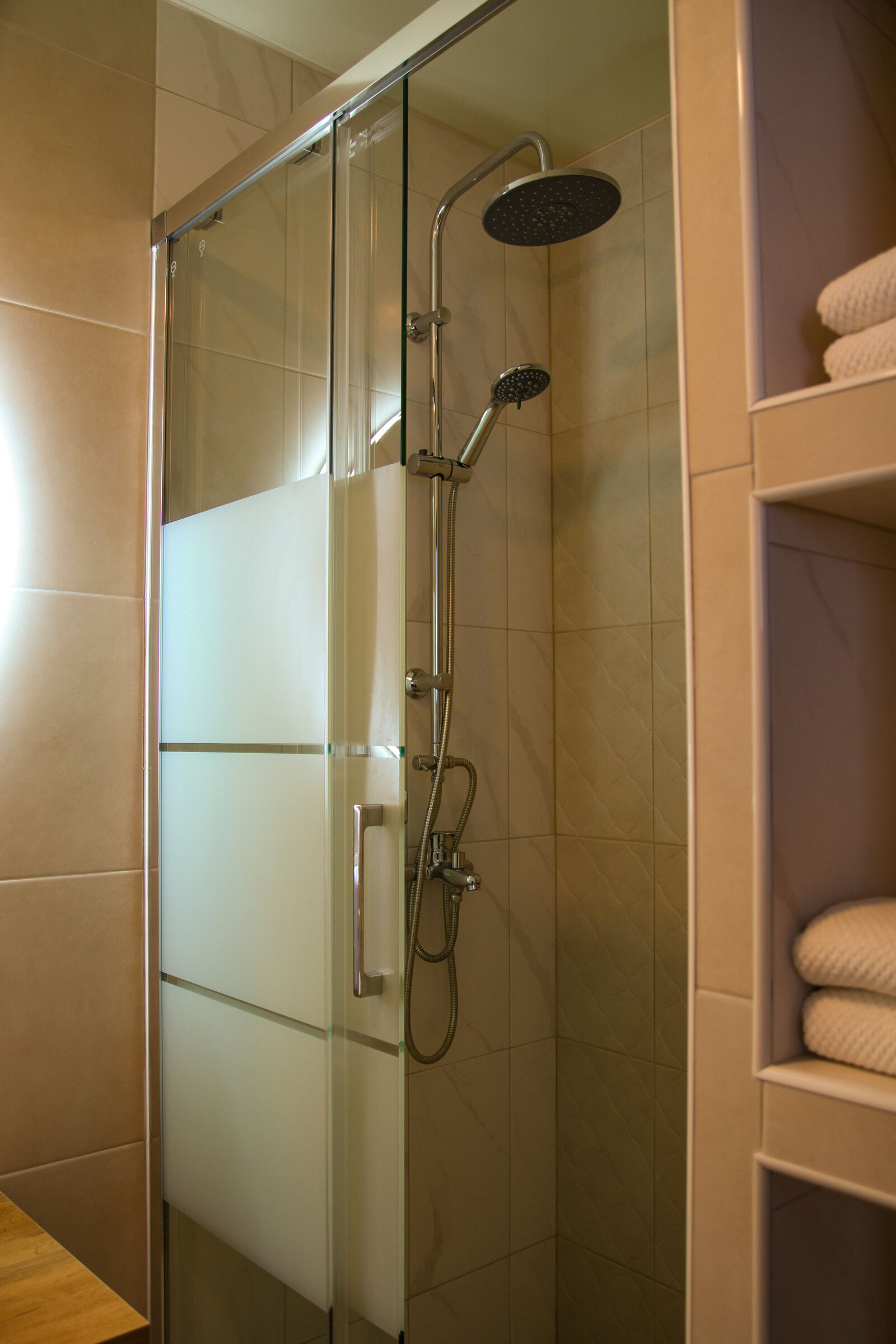 Трехместный номер с видом на горы