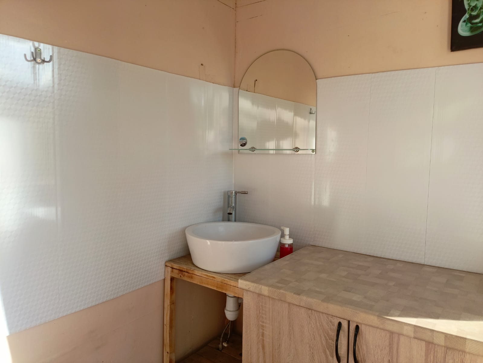 Бюджетный двухместный номер с 2 отдельными кроватями и туалетом