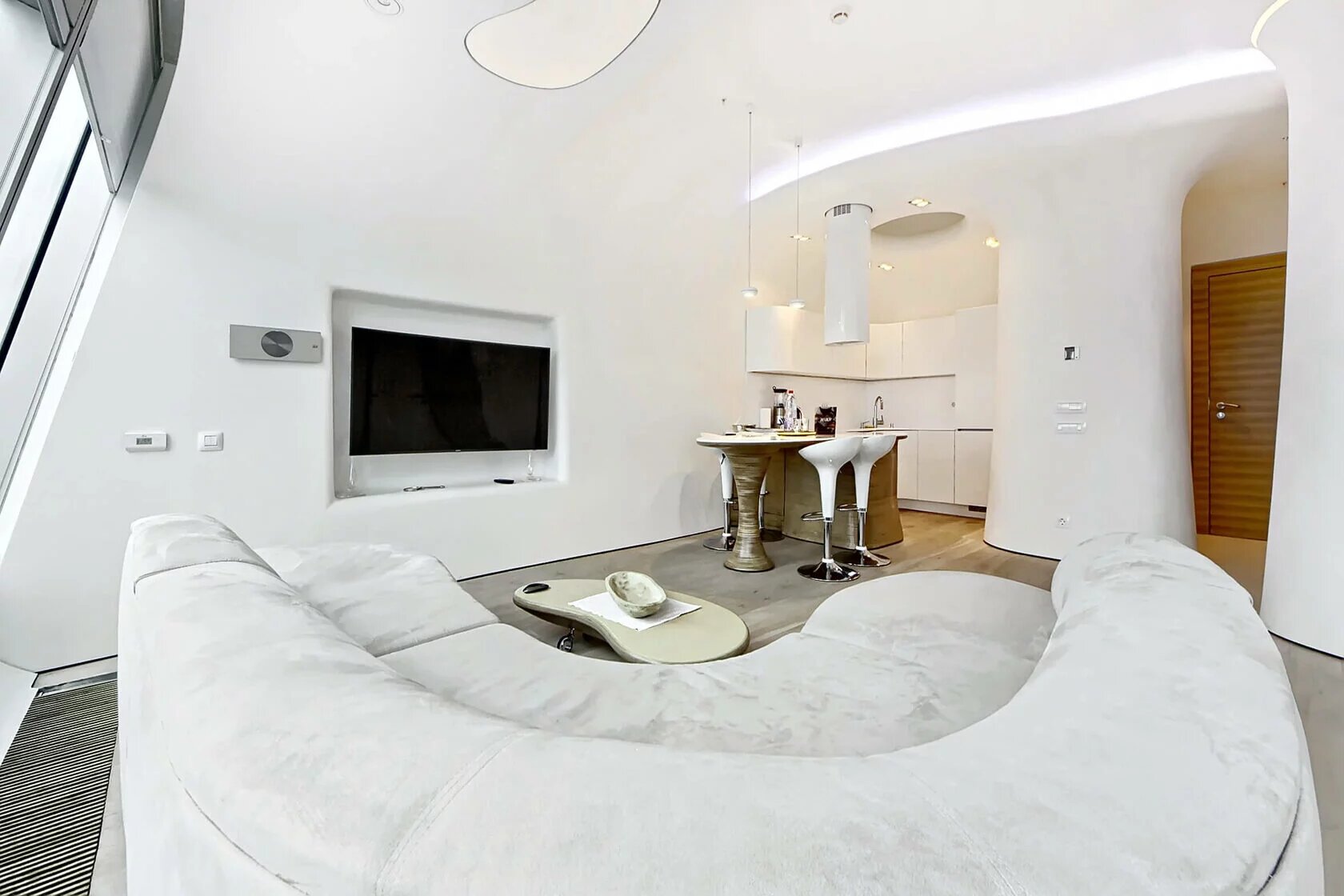 "SKY LIGHT" — Апартаменты-студия в башне "Империя", с космическим видом и кинотеатром на 57м этаже.