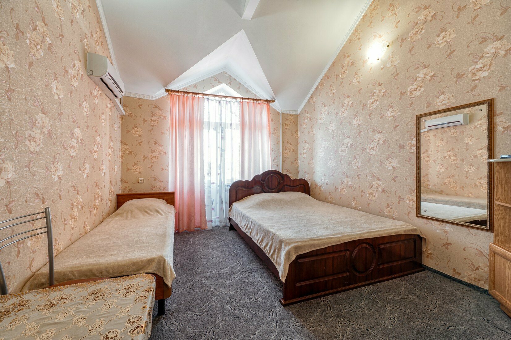 Трехместный номер с видом на море