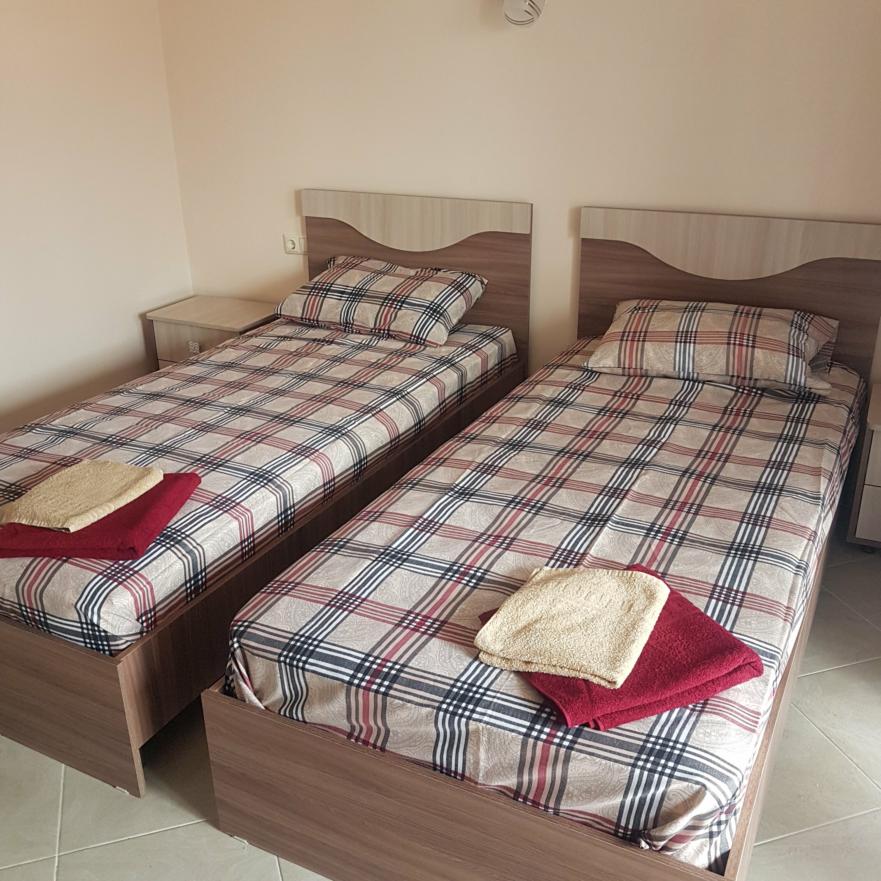 Трехместный номер с дю2 односпальными кроватями