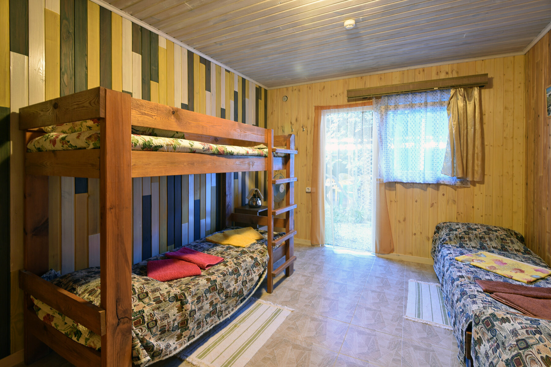 Четырехместный номер с душем