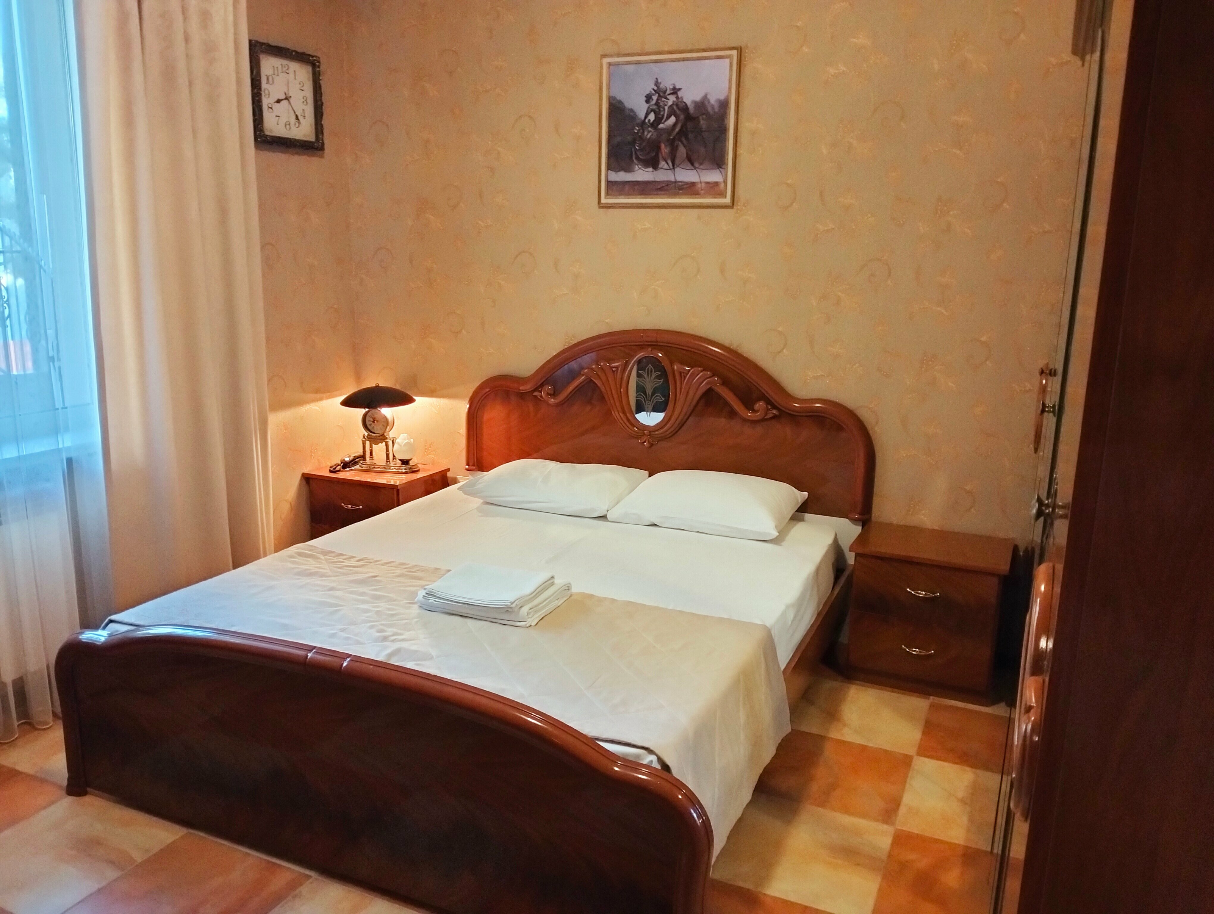 Семейный номер с видом на сад