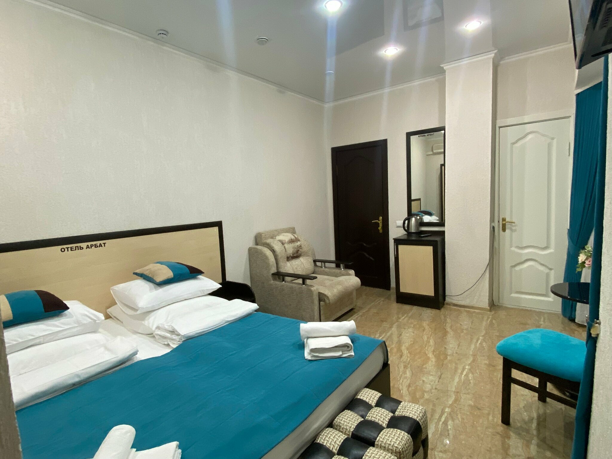 Двухместный номер с 1 кроватью или 2 отдельными кроватями и дополнительной кроватью