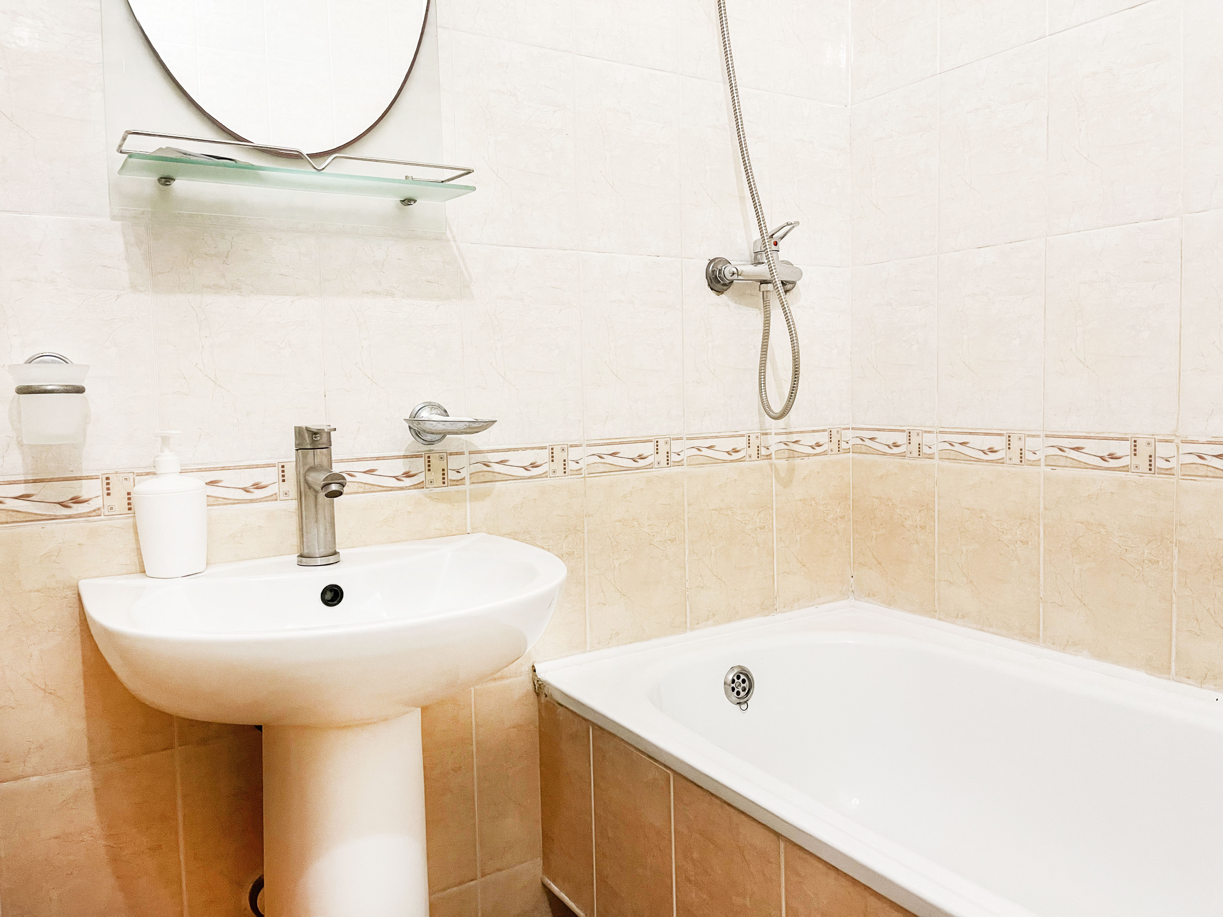 Семейный номер с боковым видом на море