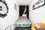 Эконом с 1 двуспальной кроватью, собственным душем и туалетом на этаже в Апартаменты на Невском 136