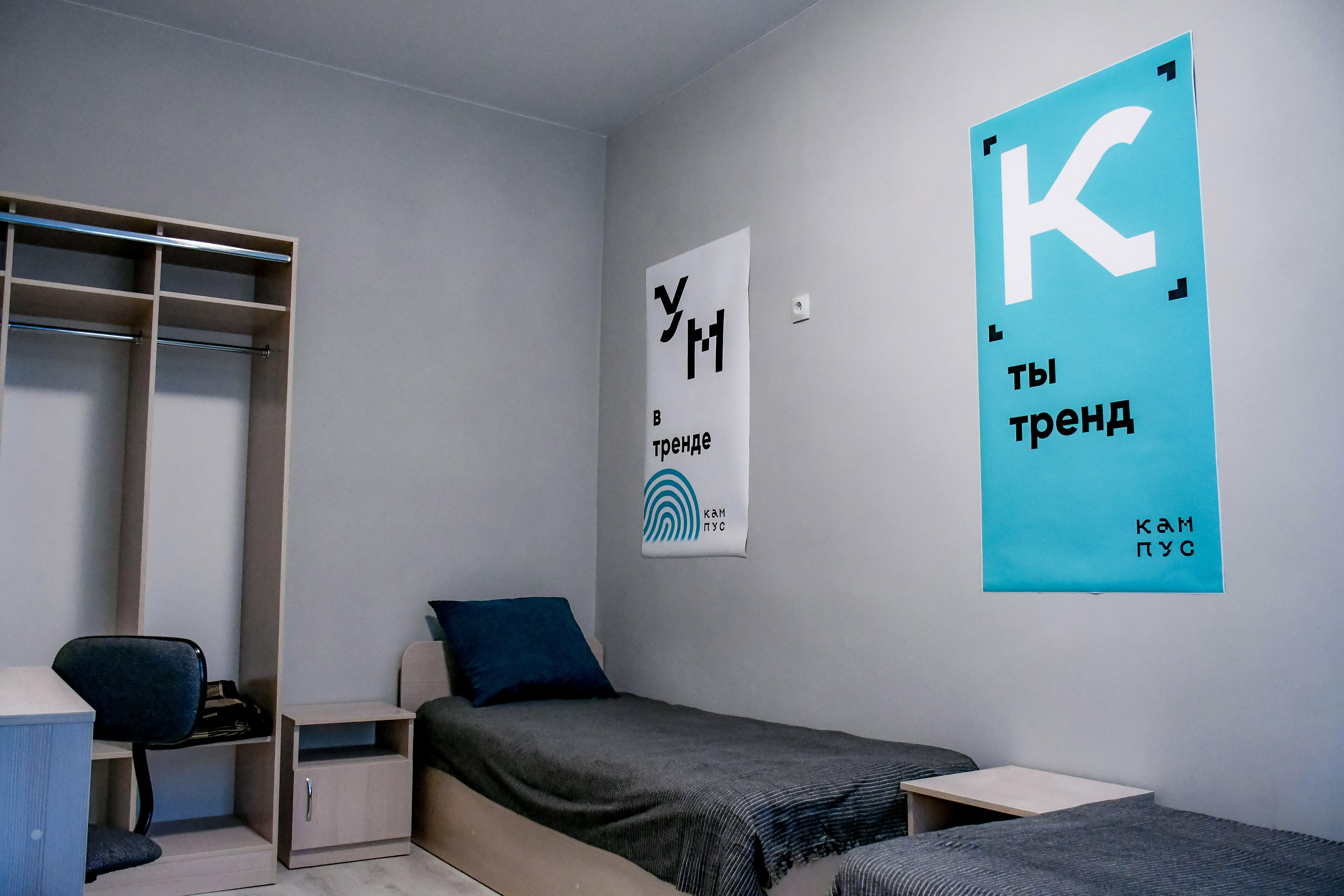 Односпальная кровать в общем номере с 4 кроватями