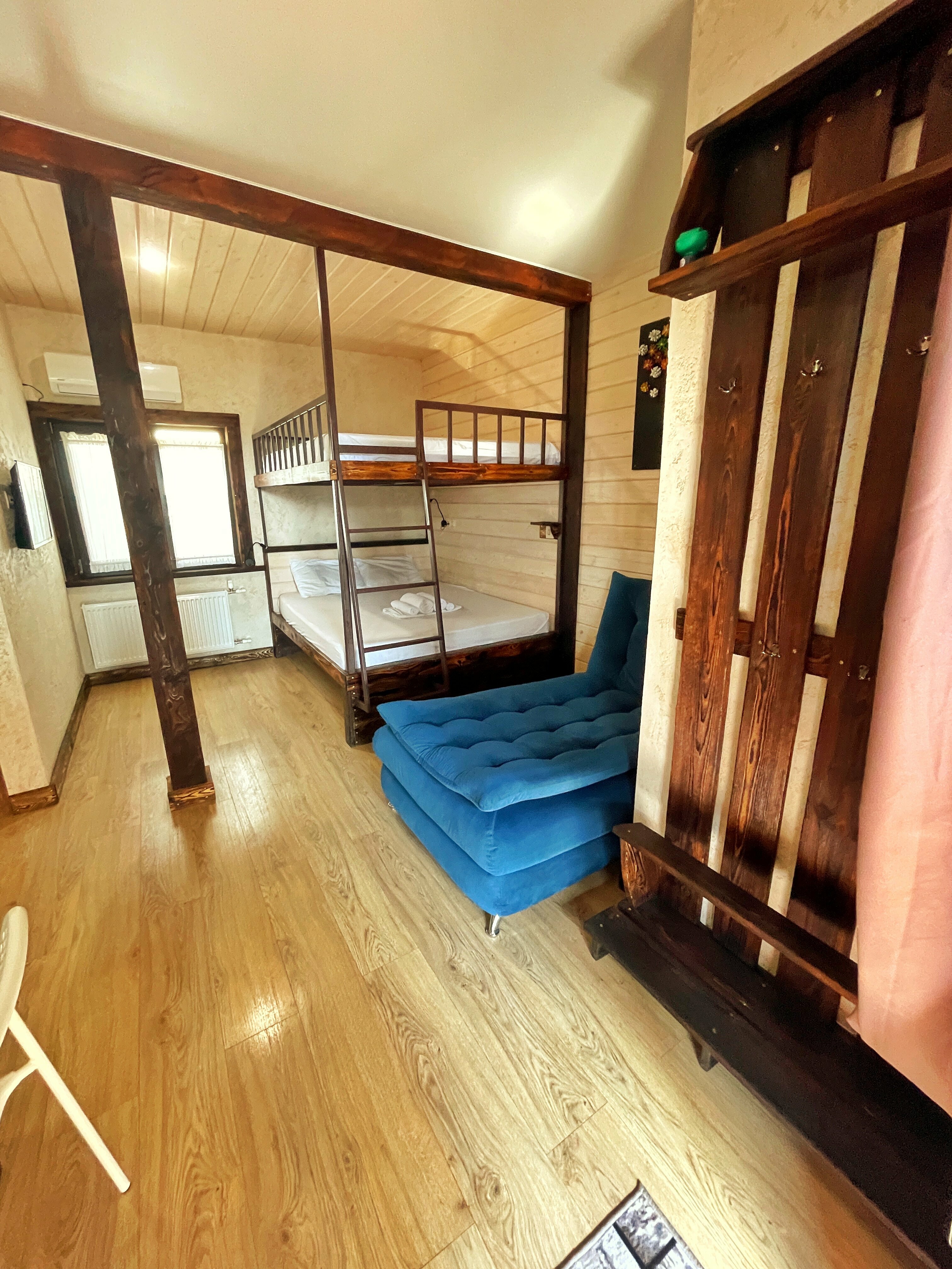 Семейный номер с видом на горы