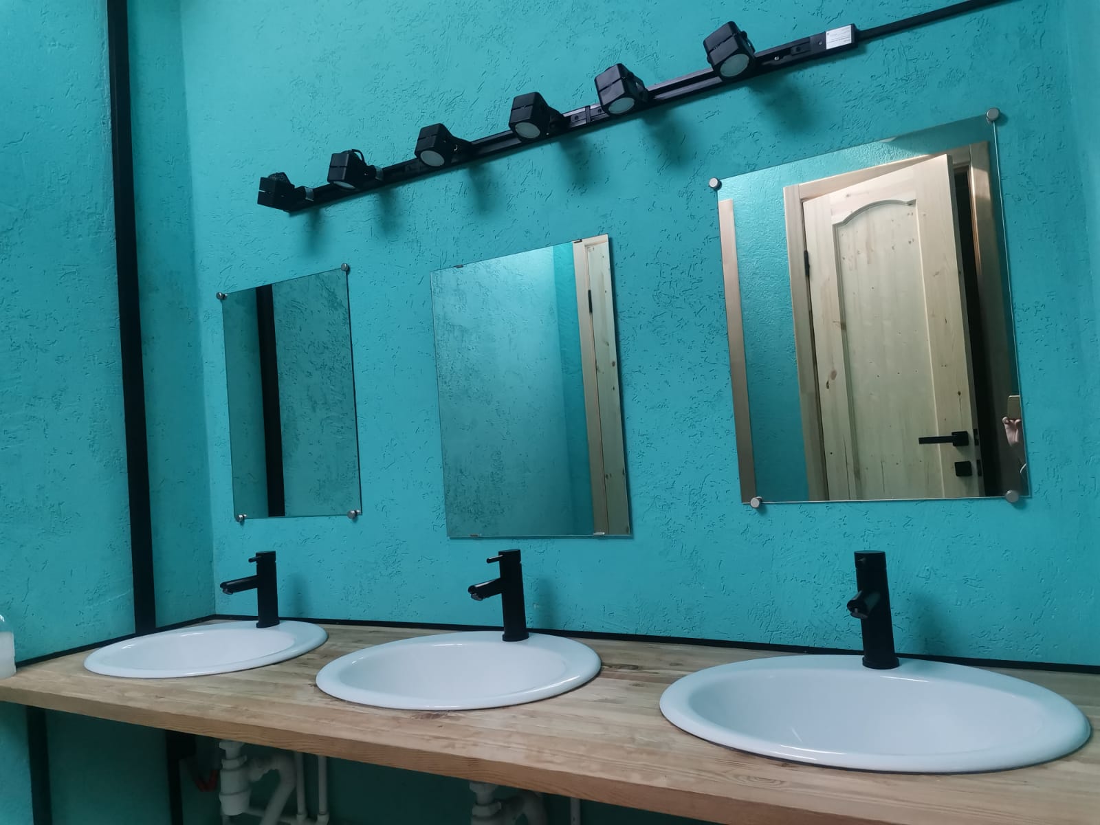 Кровать в общем 6-местном номере для женщин