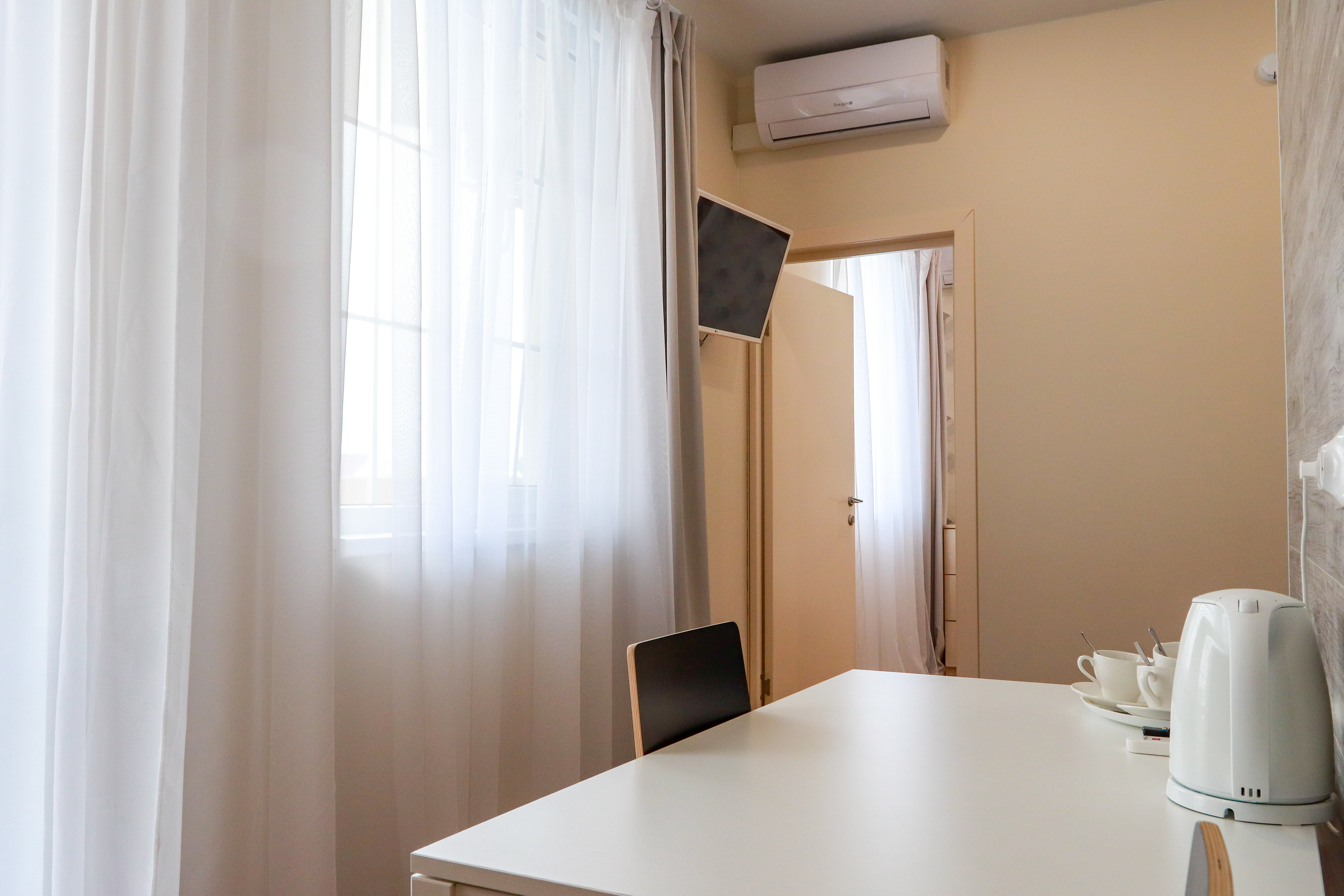 Трехместный номер с видом на горы