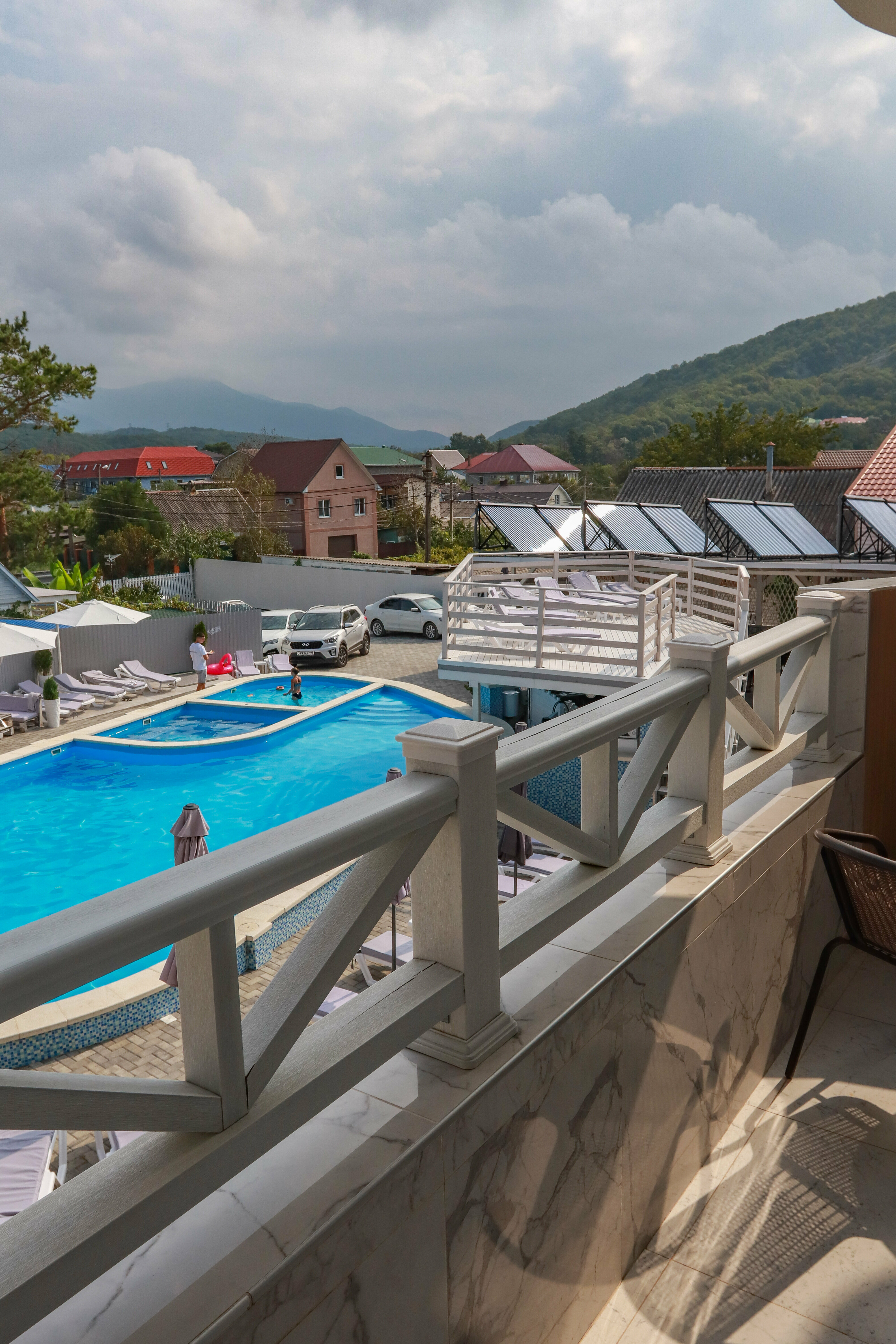 Трехместный номер с видом на горы