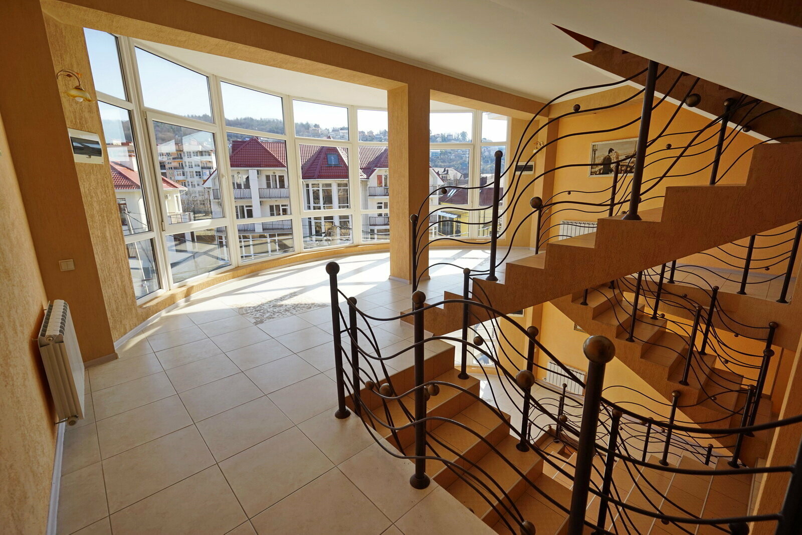 Двухместный номер с двуспальной кроватью и дополнительной кроватью