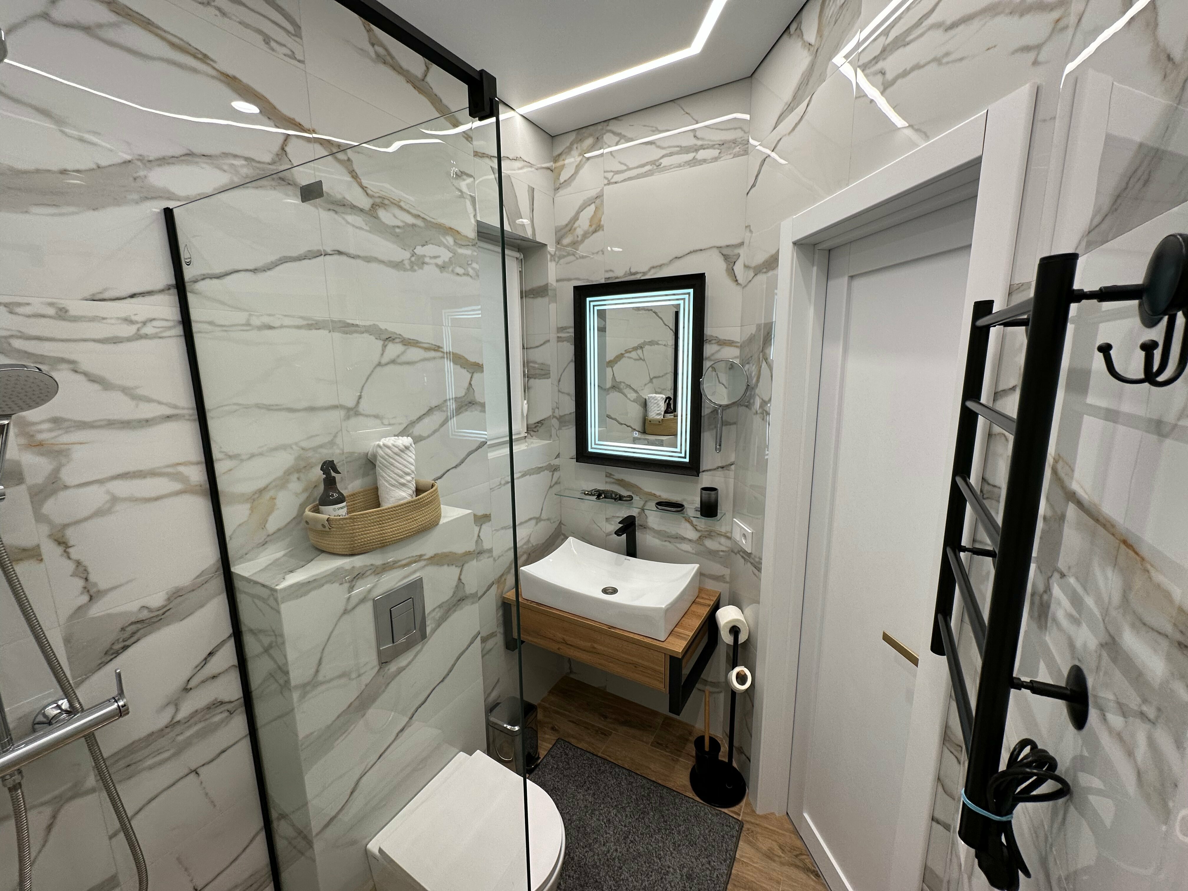 Трехместный номер «Комфорт» с душем