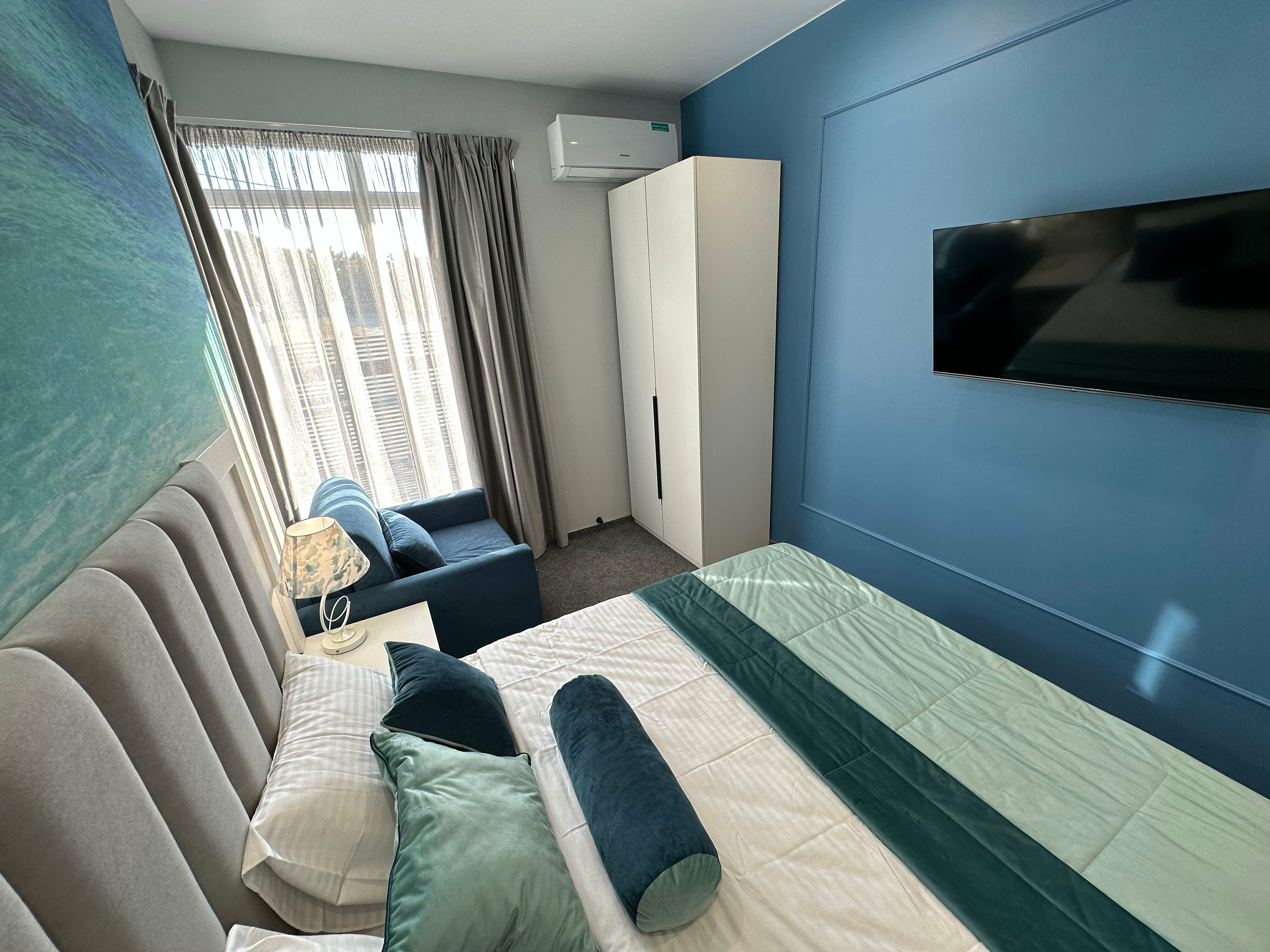 Трехместный номер «Комфорт» с душем