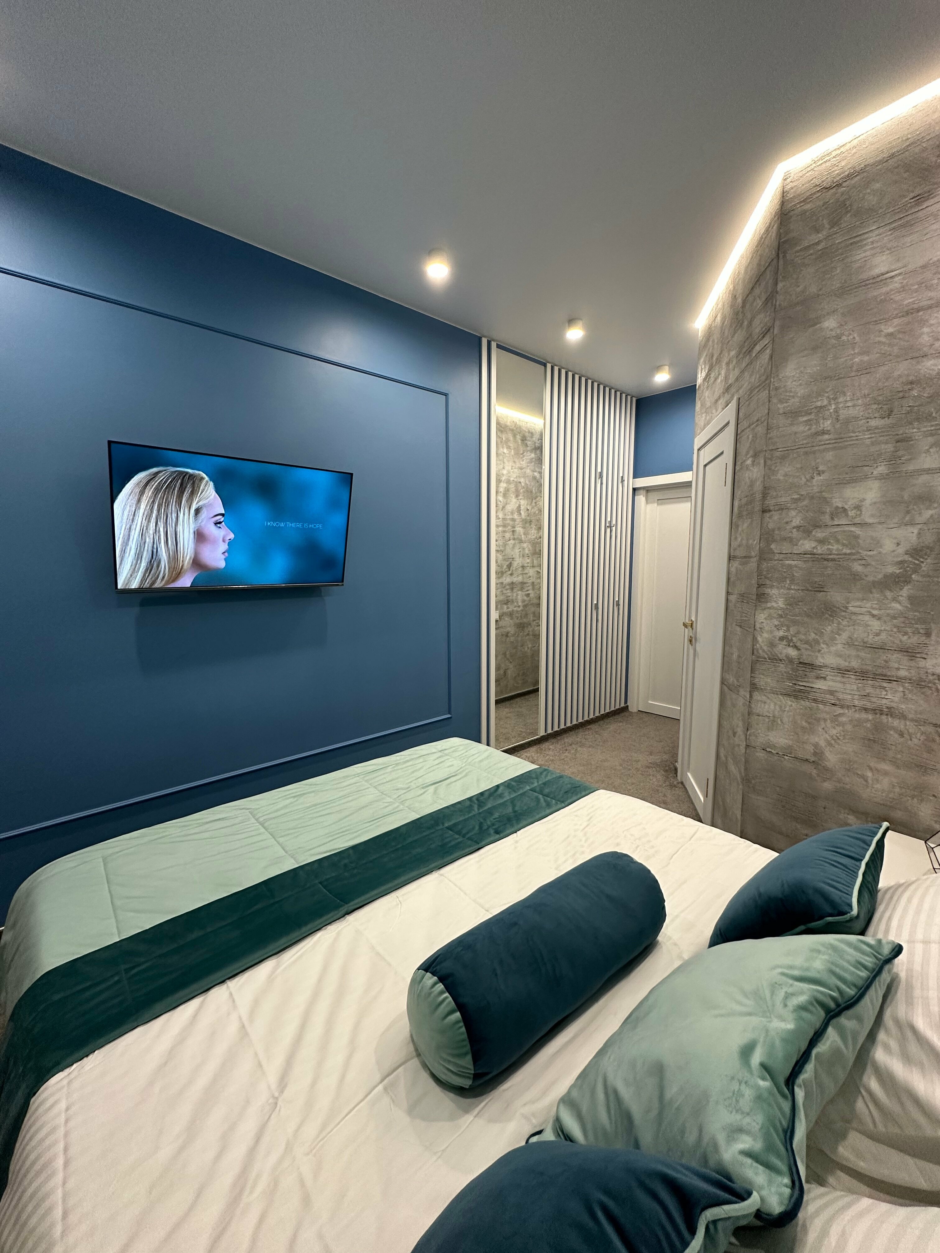 Трехместный номер «Комфорт» с душем