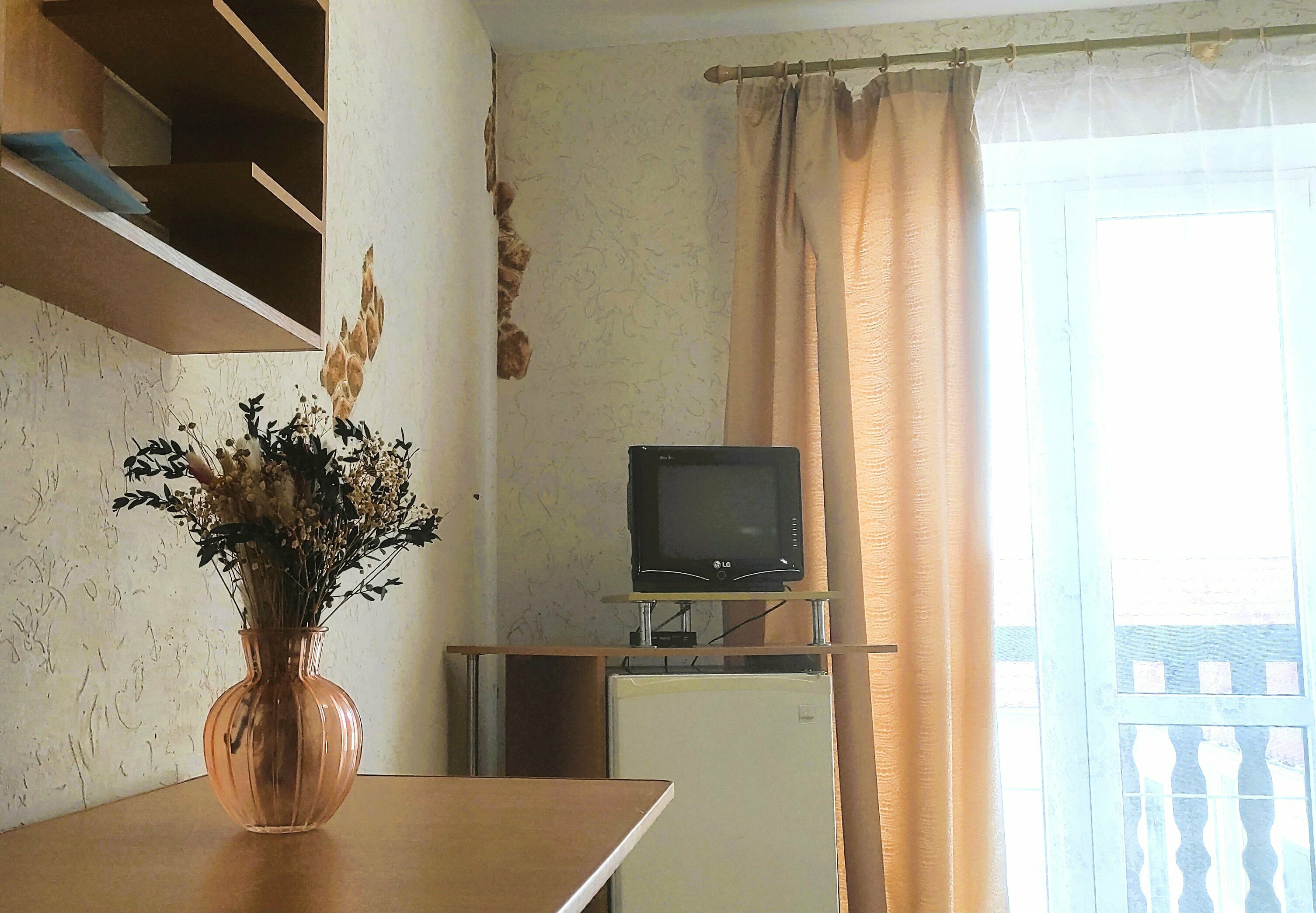 Стандарт с французским окном и видом на бассейн