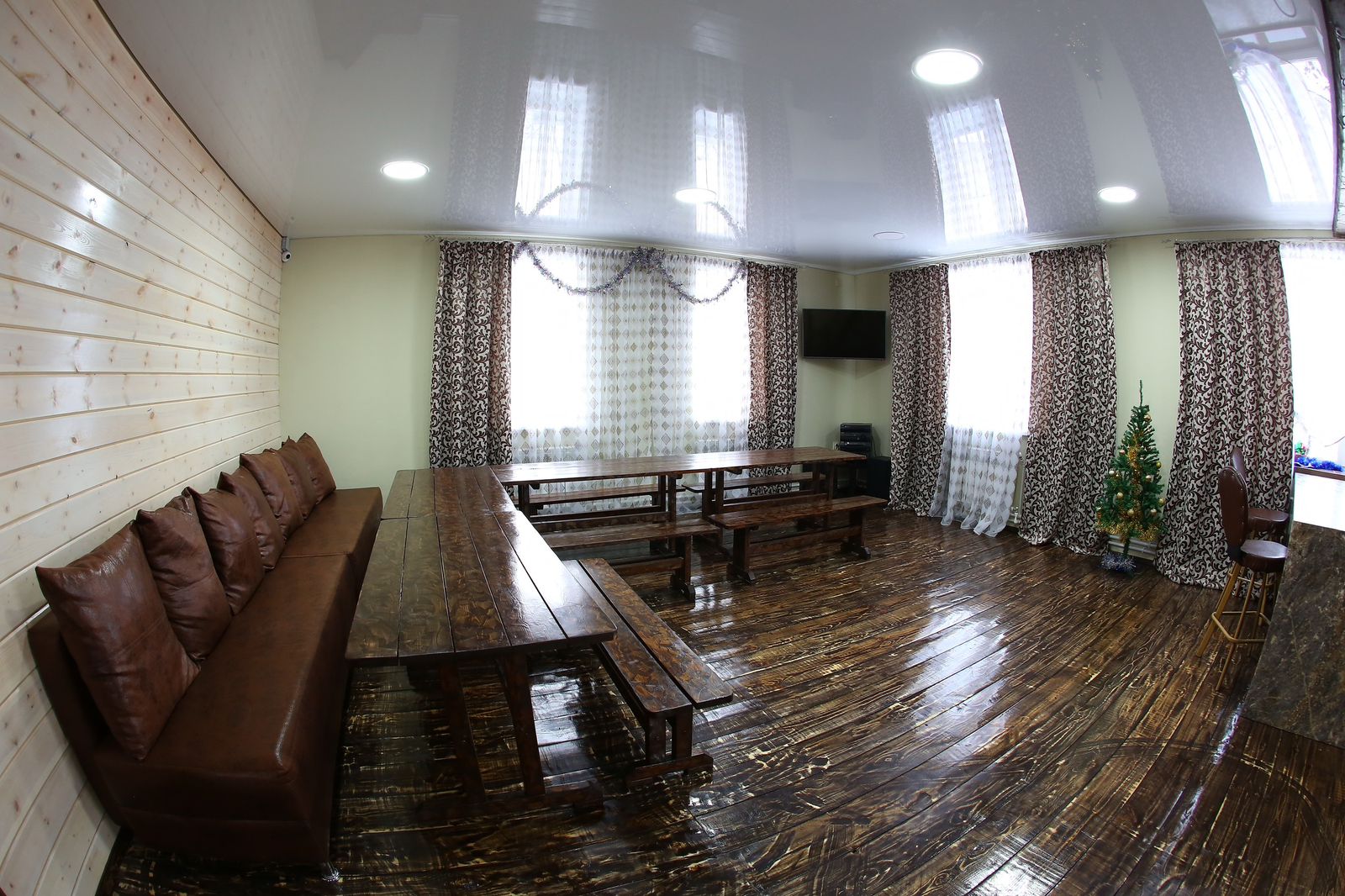 Коттедж с собственным бассейном