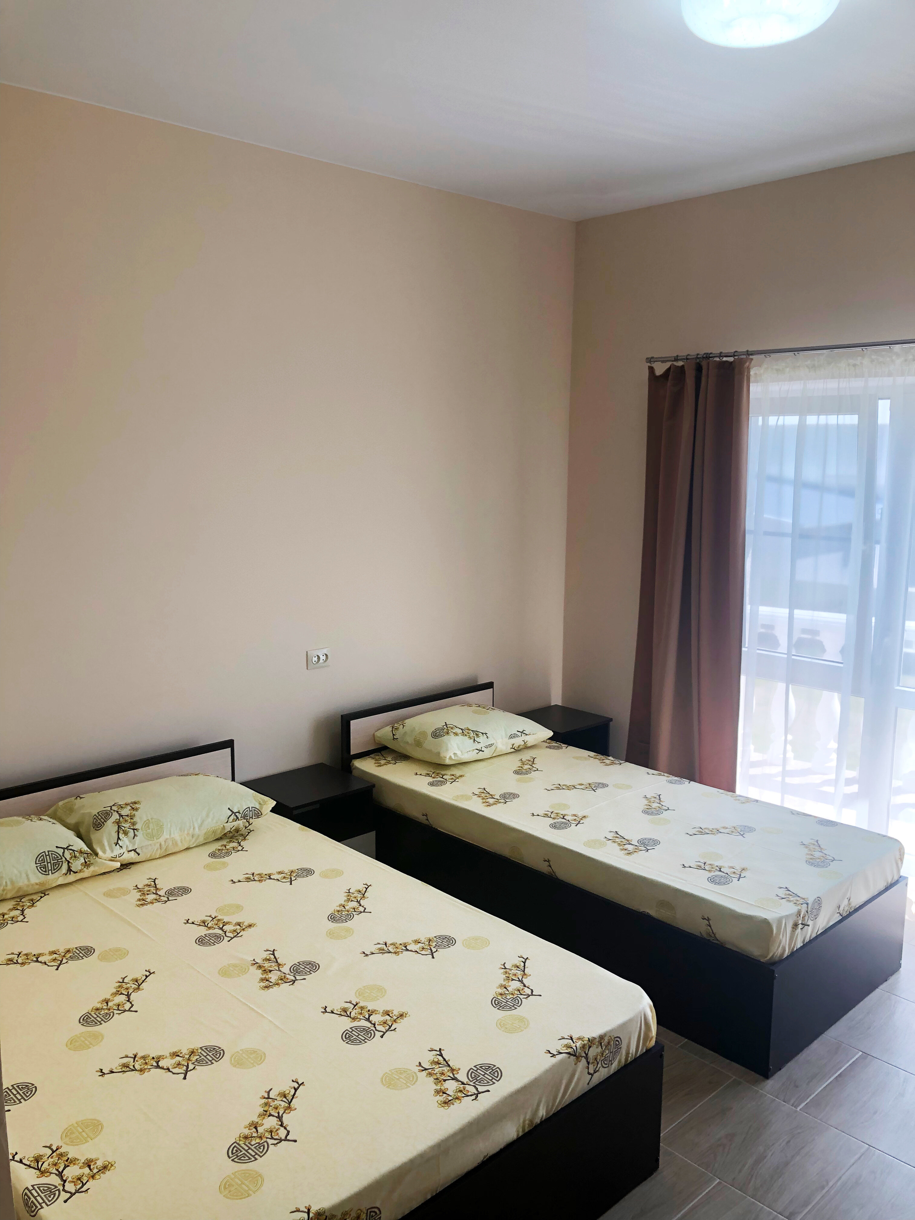 Трехместный номер с балконом