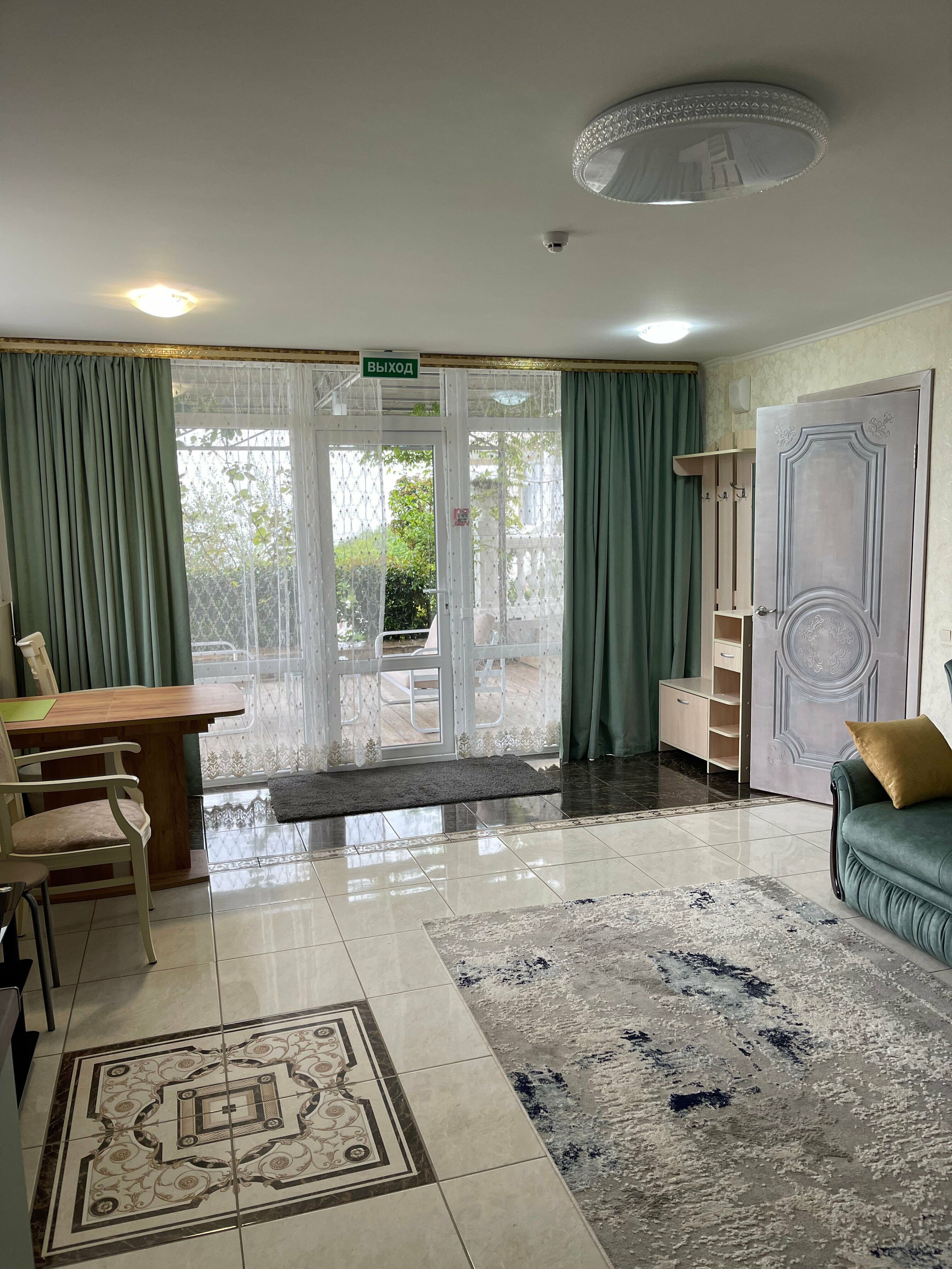 Семейный номер с террасой