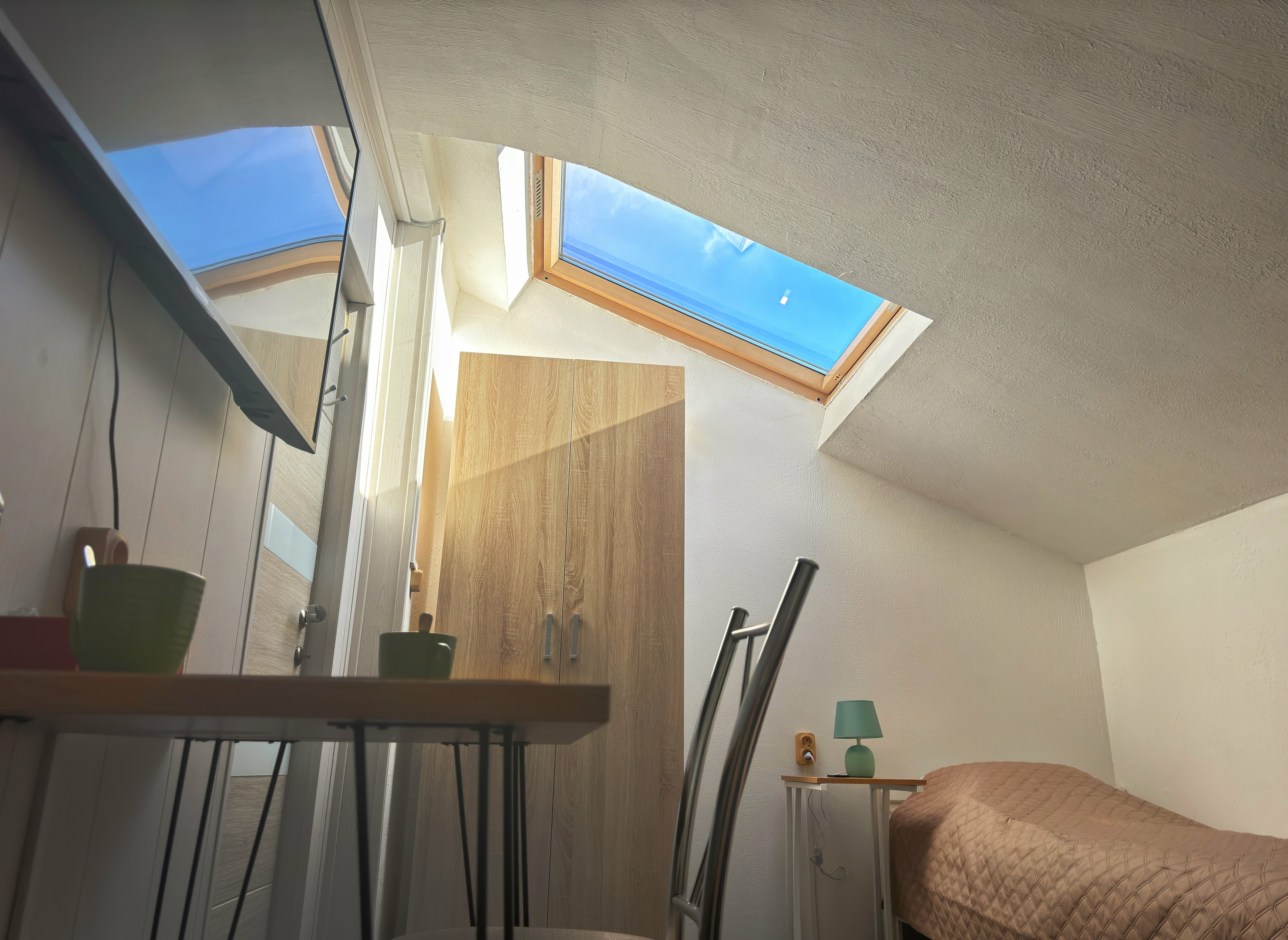 Двухместный номер с 2 отдельными кроватями и общей ванной комнатой