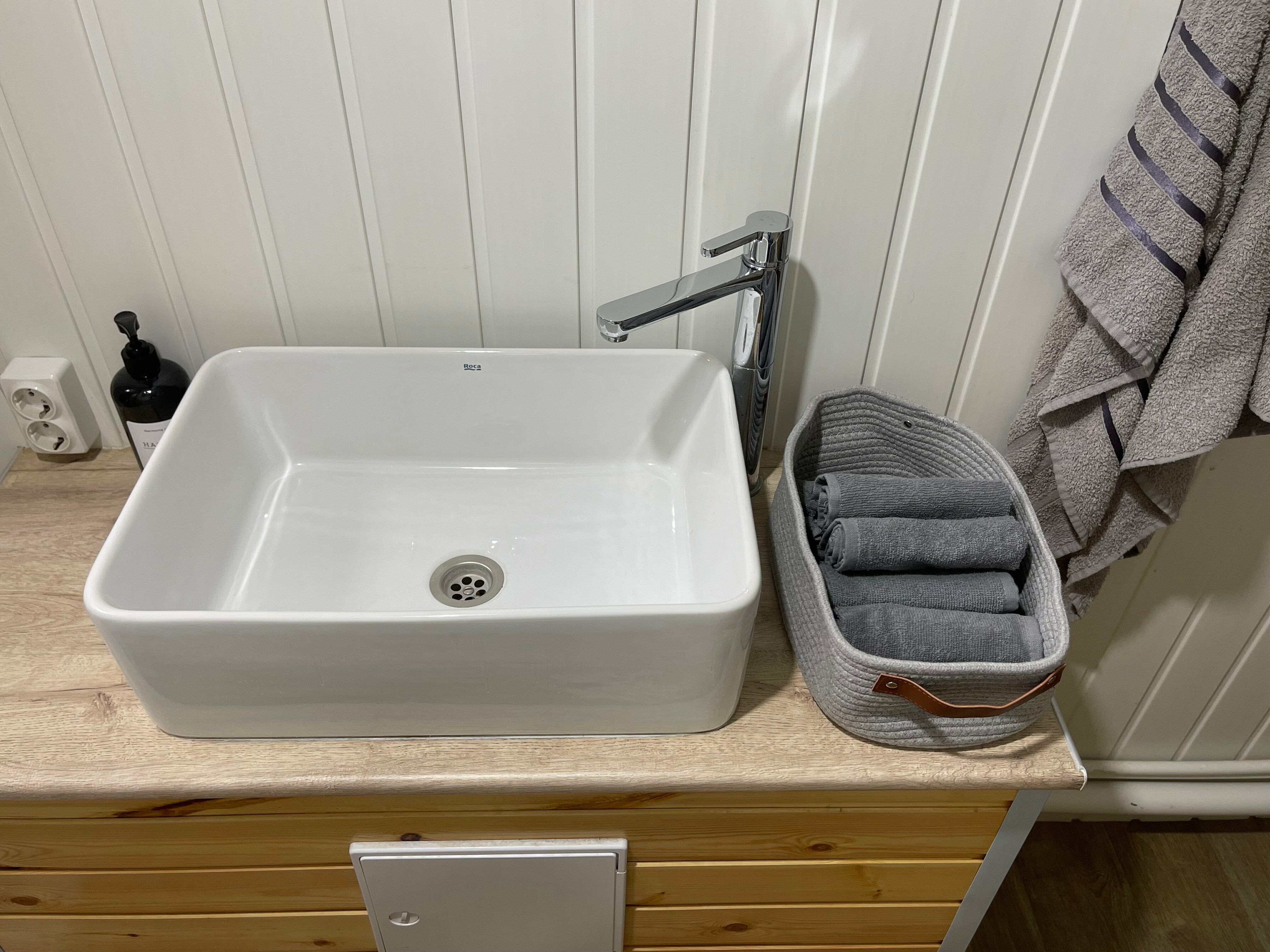 Двухместный номер с 2 отдельными кроватями и общей ванной комнатой