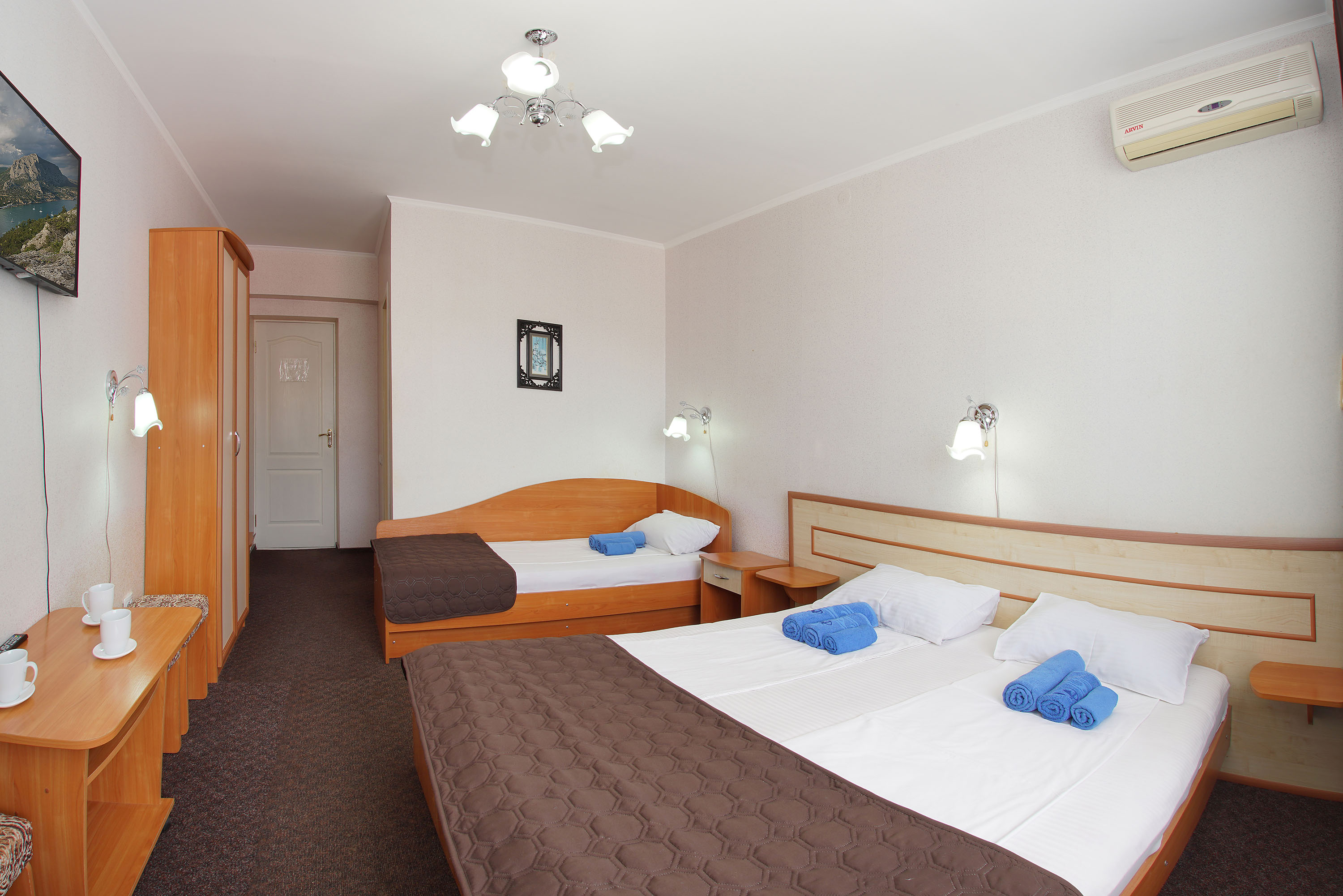 Трехместный номер с балконом