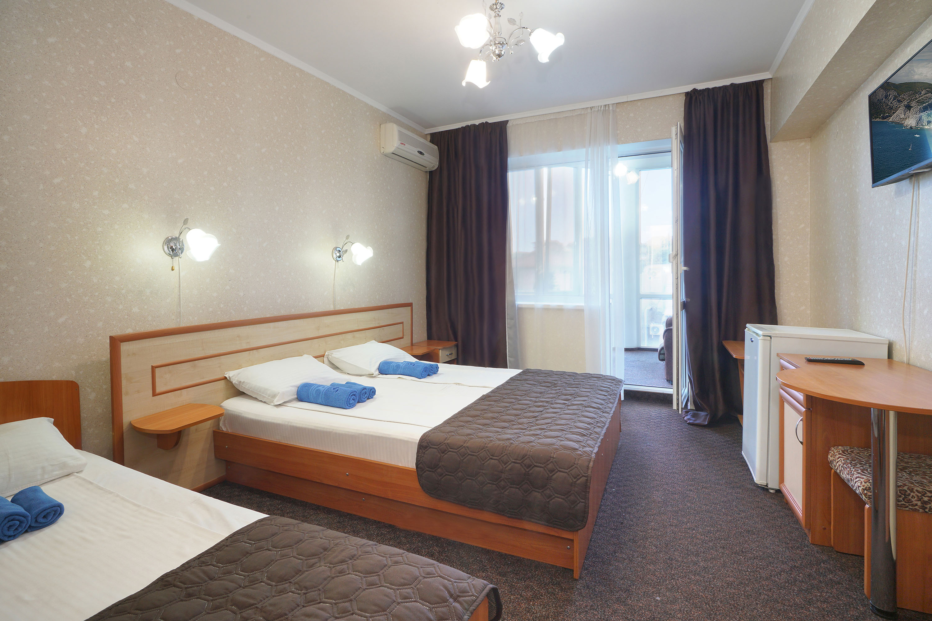 Cемейный номер с собственной ванной комнатой