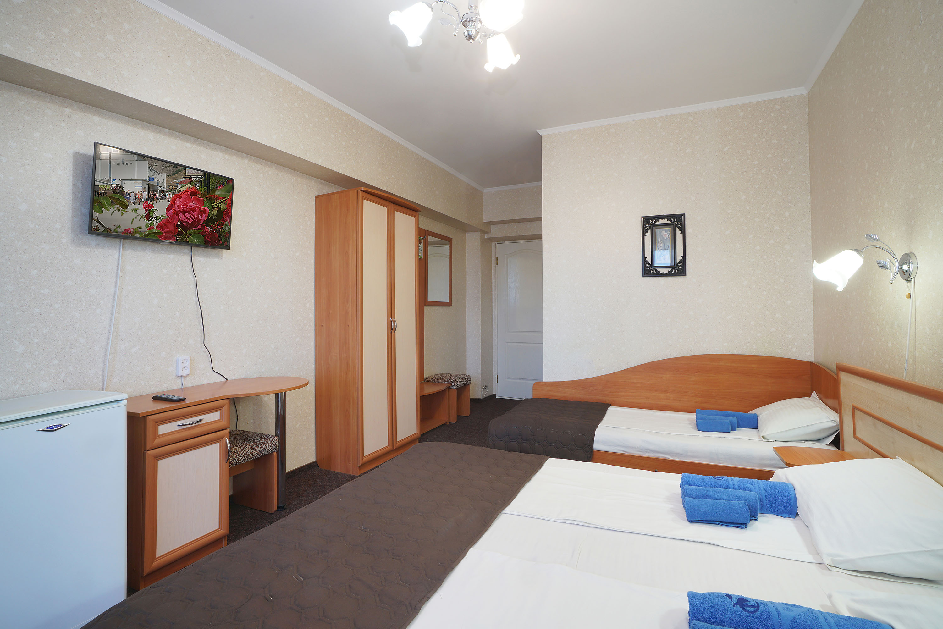 Cемейный номер с собственной ванной комнатой