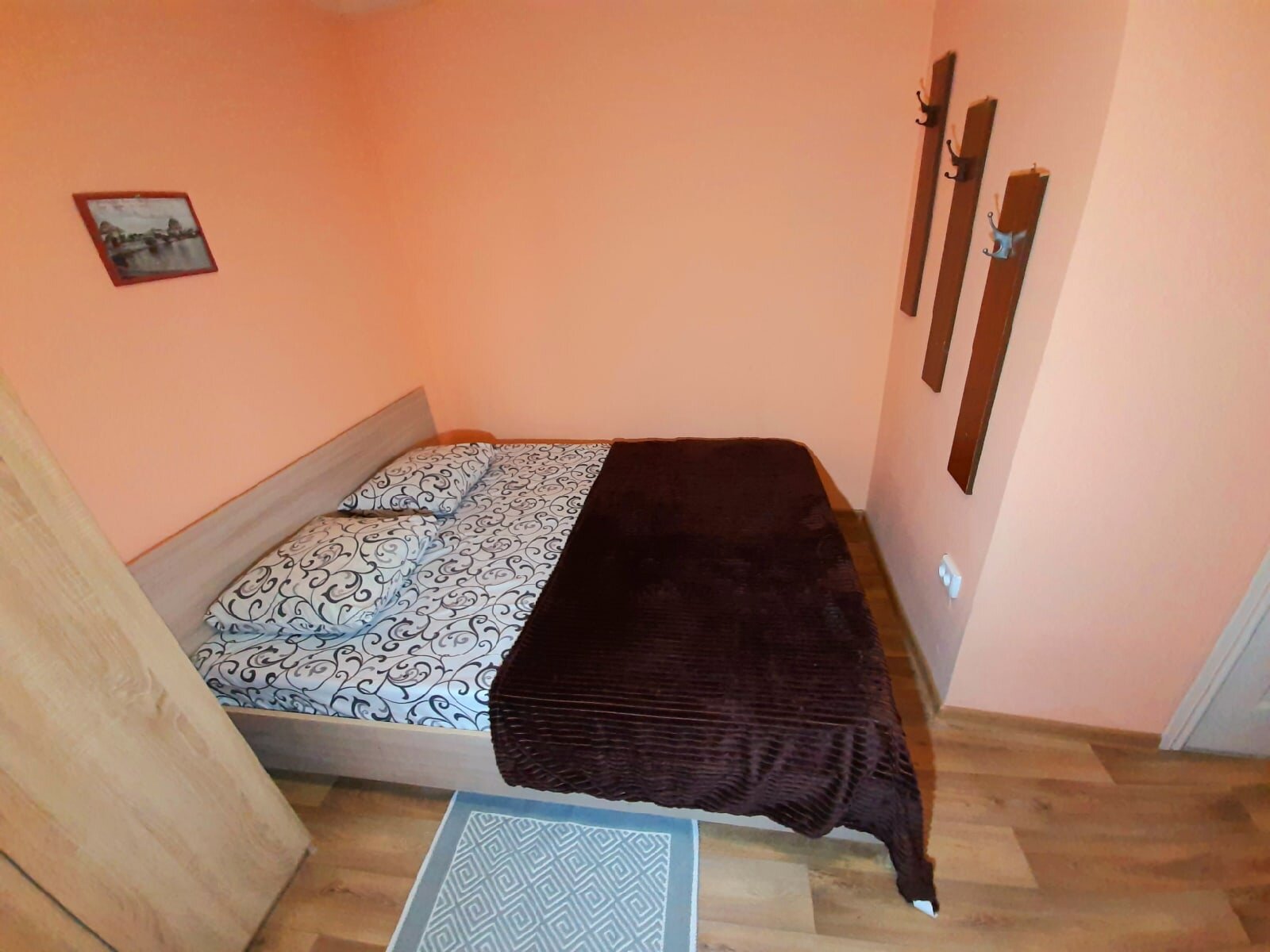 Семейный номер с одной двухспальной и одной односпальной кроватью