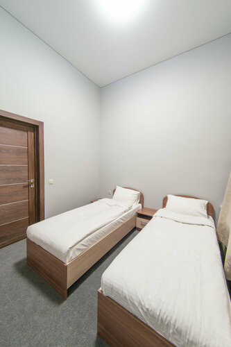 Односпальная кровать в общем номере для мужчин и женщин в Rадость