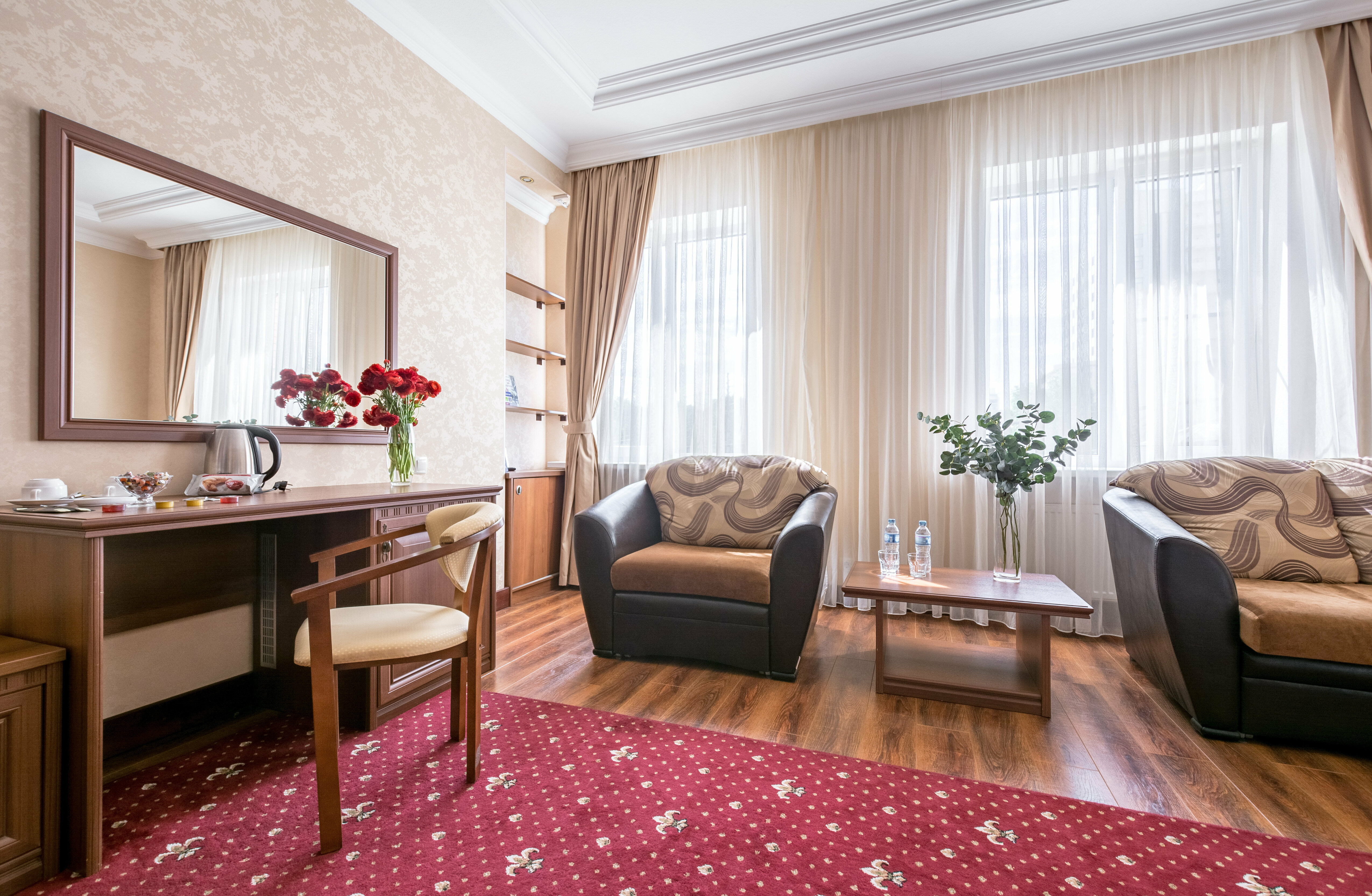 Полулюкс (просторный, с высокими потолками — 3,2 метра)