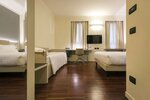Трехместный номер в 43 Station Hotel
