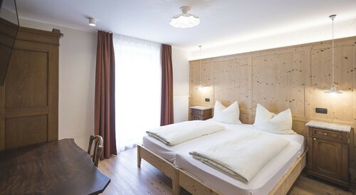 Эксклюзивный двухместный номер с 1 двуспальной кроватью (Nostalgie Emma) в Emma Historic Hotel