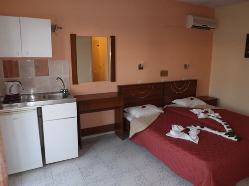 Студия в Leonidas Hotel and Studios