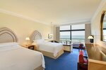 Номер «Делюкс», 2 односпальные кровати, балкон, вид на море в Sheraton Grand Doha Resort & Convention Hotel