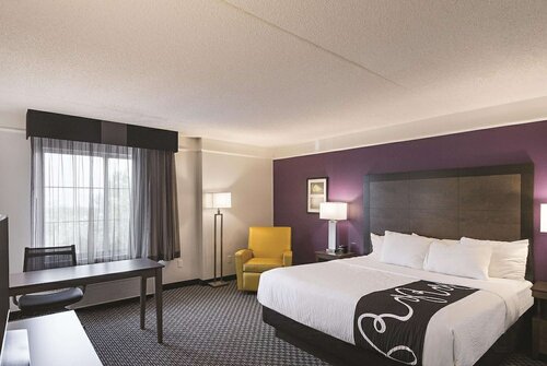 Номер, 1 двуспальная кровать «Кинг-сайз», для некурящих, вид (Water View) в La Quinta Inn & Suites by Wyndham Orem University Pwy/Provo