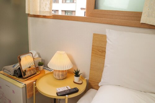 Single Room (non-Korean nationals only) в Starria Hostel
