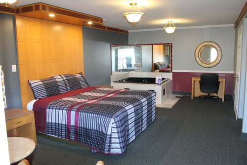 Эксклюзивный номер, 1 двуспальная кровать «Кинг-сайз», для курящих, гидромассажная ванна в Liberty Inn Atlantic City