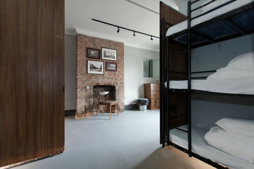 Bed in 9-Bed Mixed Dormitory Room with Shared Bathroom в PubLove  The Crown Battersea